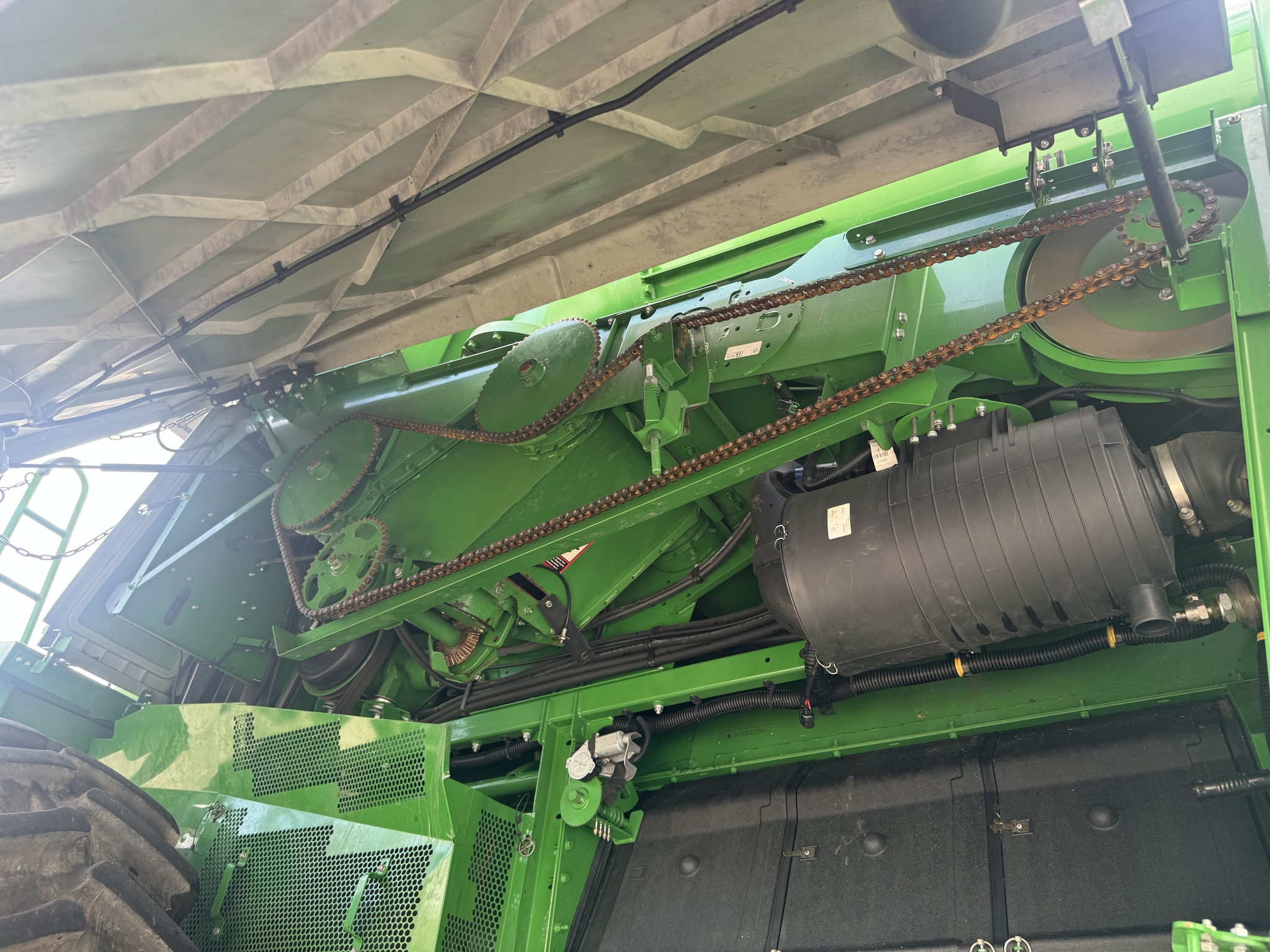 2016 John Deere S670 Combine