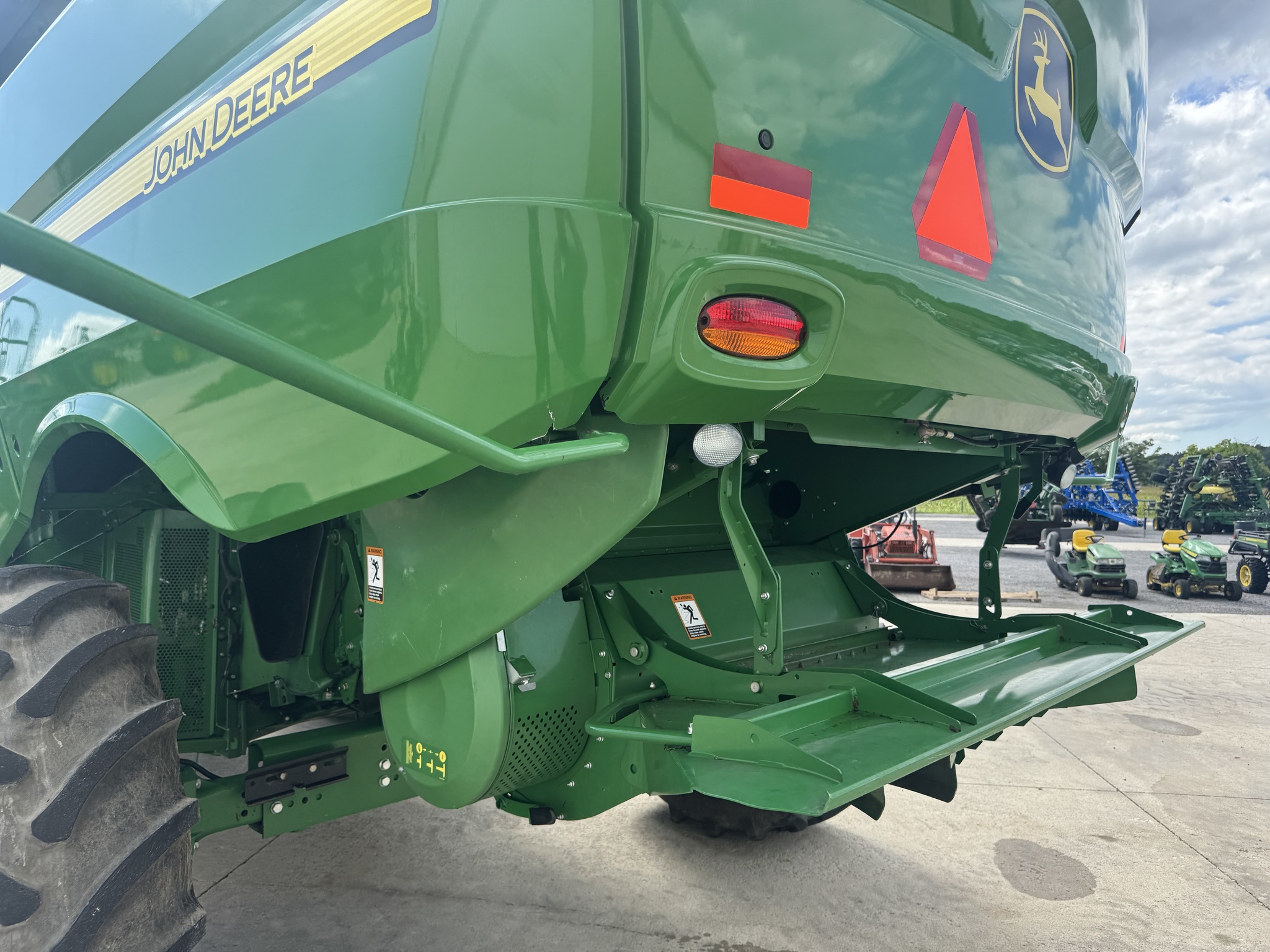 2016 John Deere S670 Combine