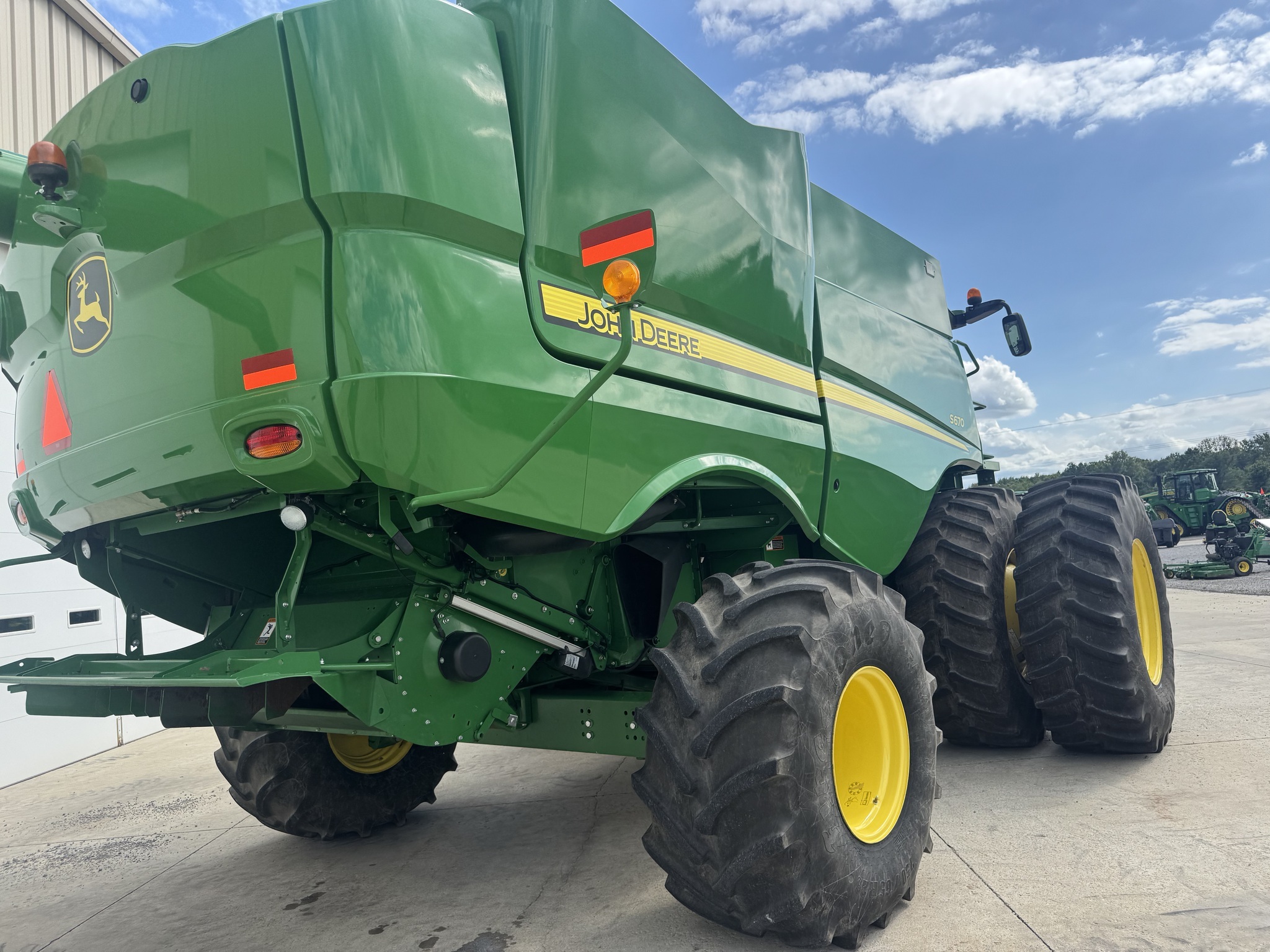 2016 John Deere S670 Combine