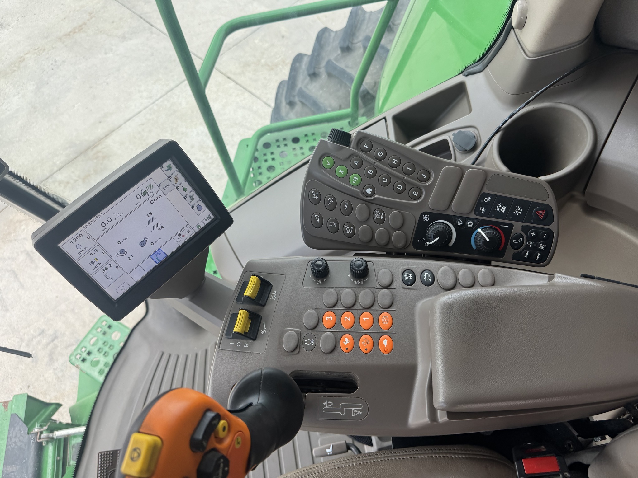 2016 John Deere S670 Combine