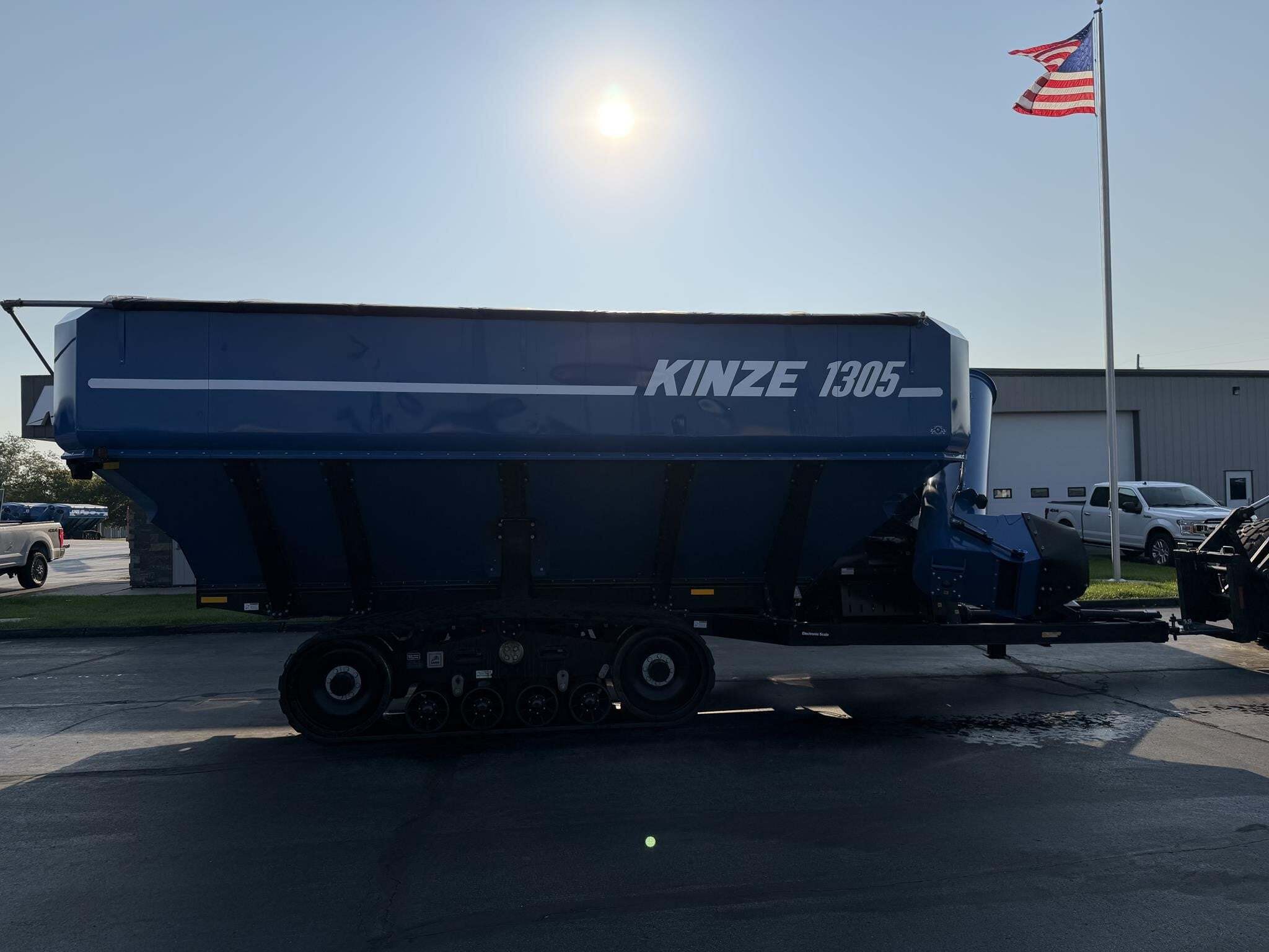2020 Kinze 1305 Grain Cart