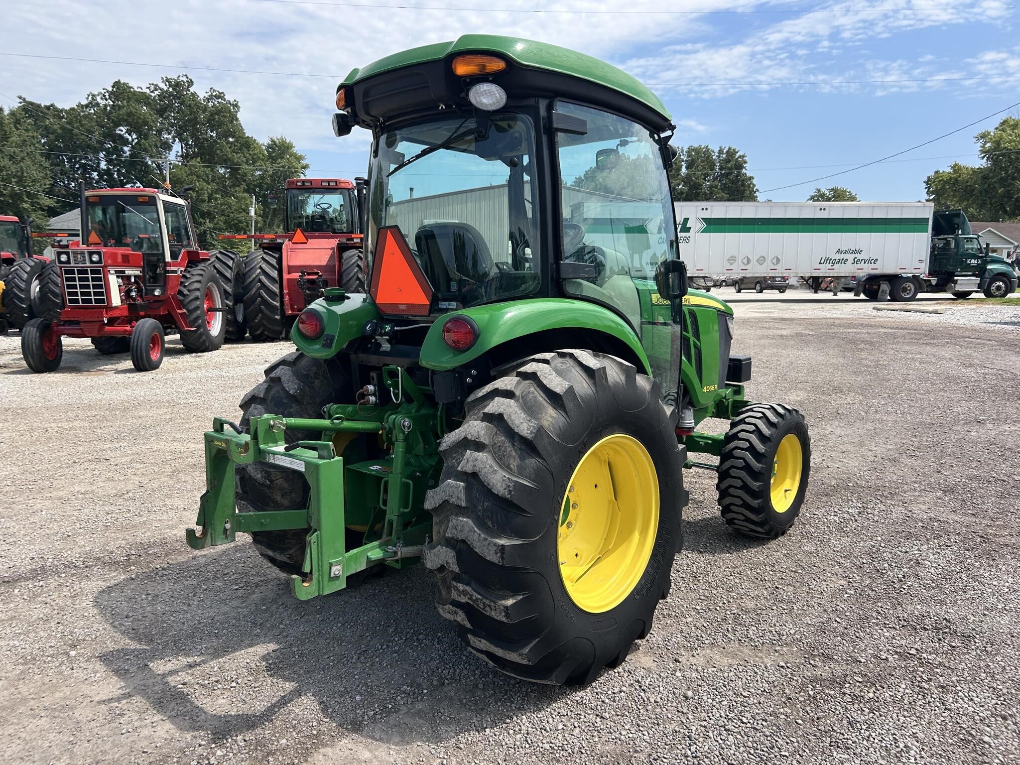 2016 John Deere 4066R Tractor