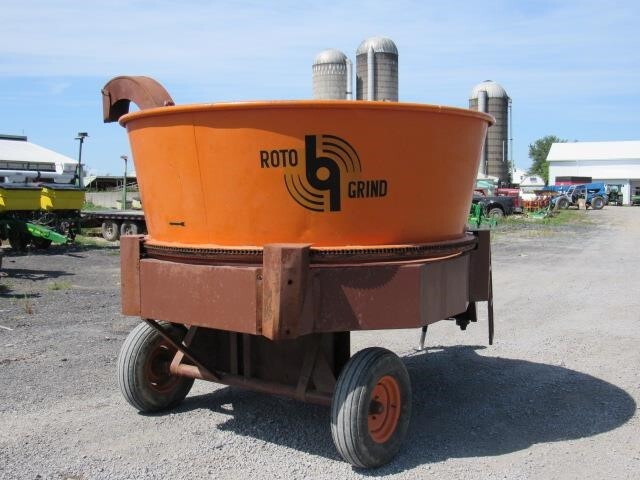 2010 Roto Grind 760 Grinders and Mixer