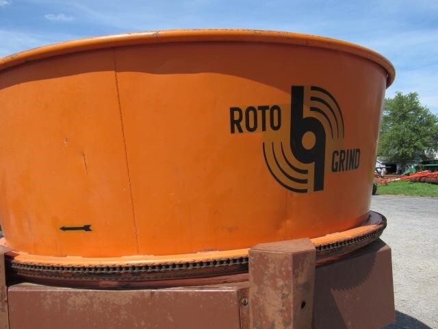 2010 Roto Grind 760 Grinders and Mixer