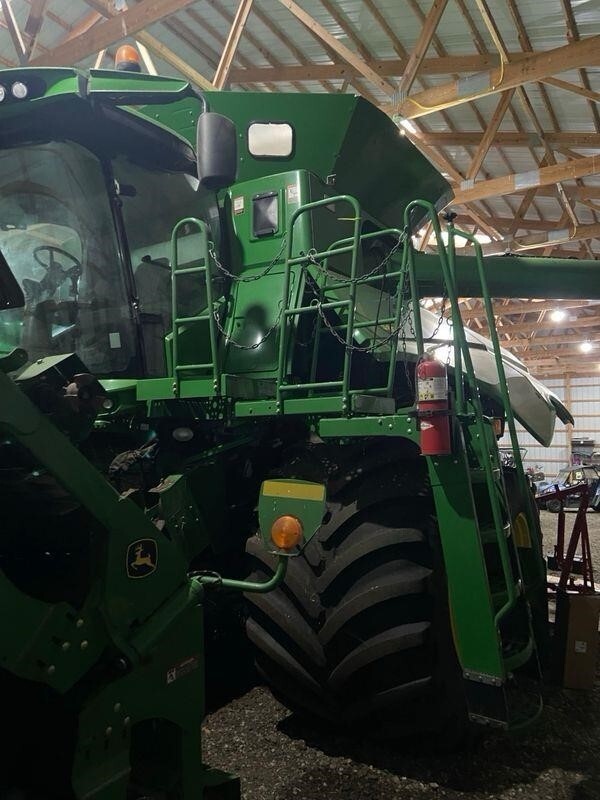 2012 John Deere S680 Combine