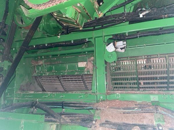 2012 John Deere S680 Combine