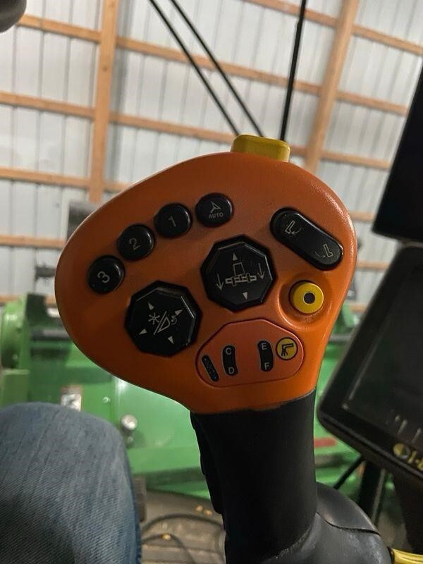 2012 John Deere S680 Combine