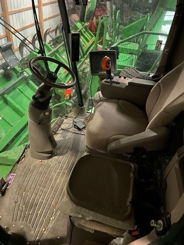 2012 John Deere S680 Combine