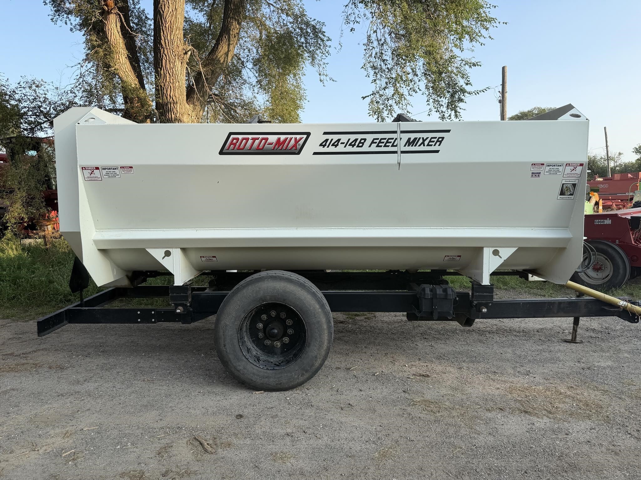 2010 Roto Mix 414-14B Grinders and Mixer