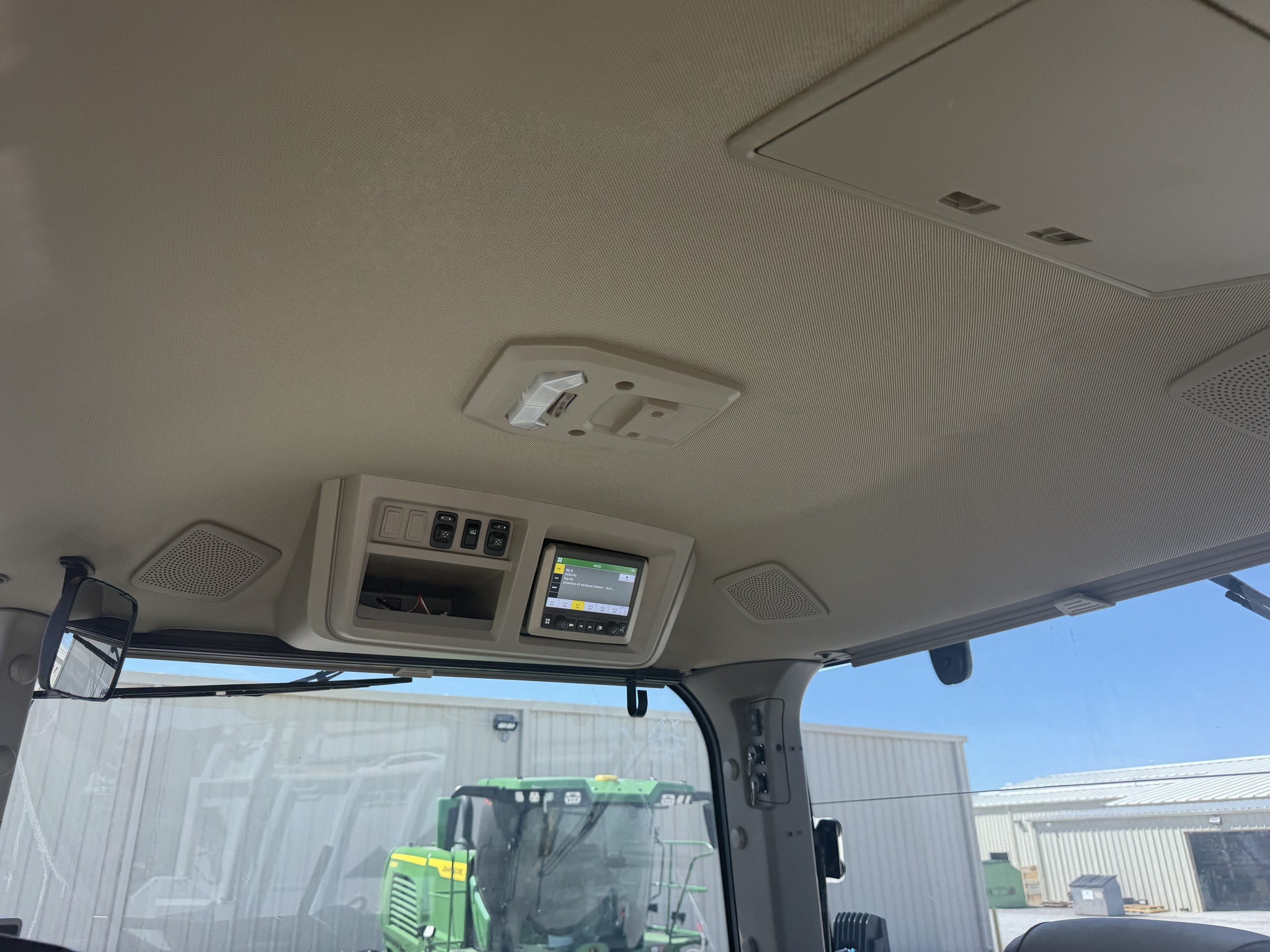 2022 John Deere 8RT 370 Tractor