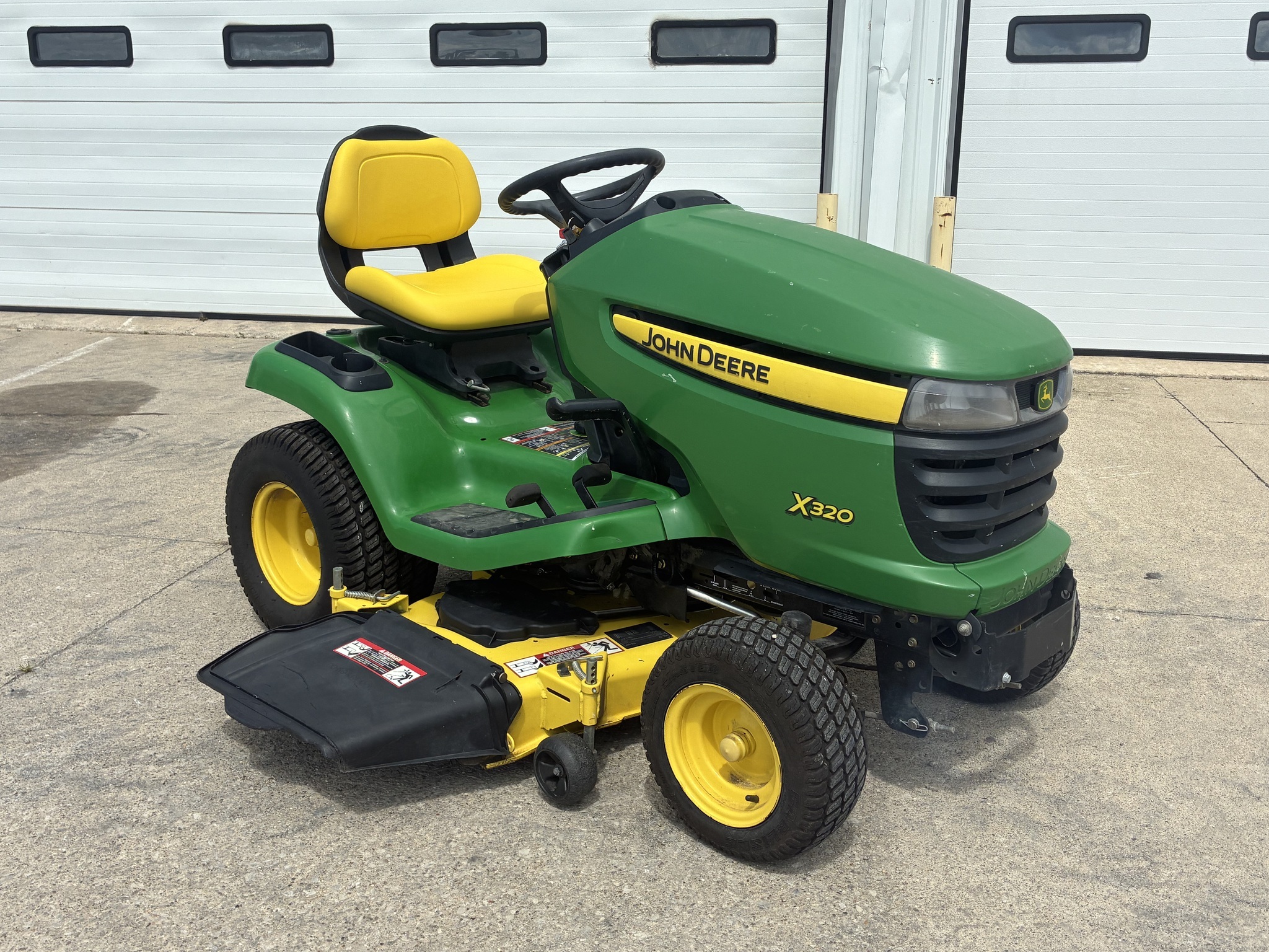 2011 John Deere X320 Lawn Mower