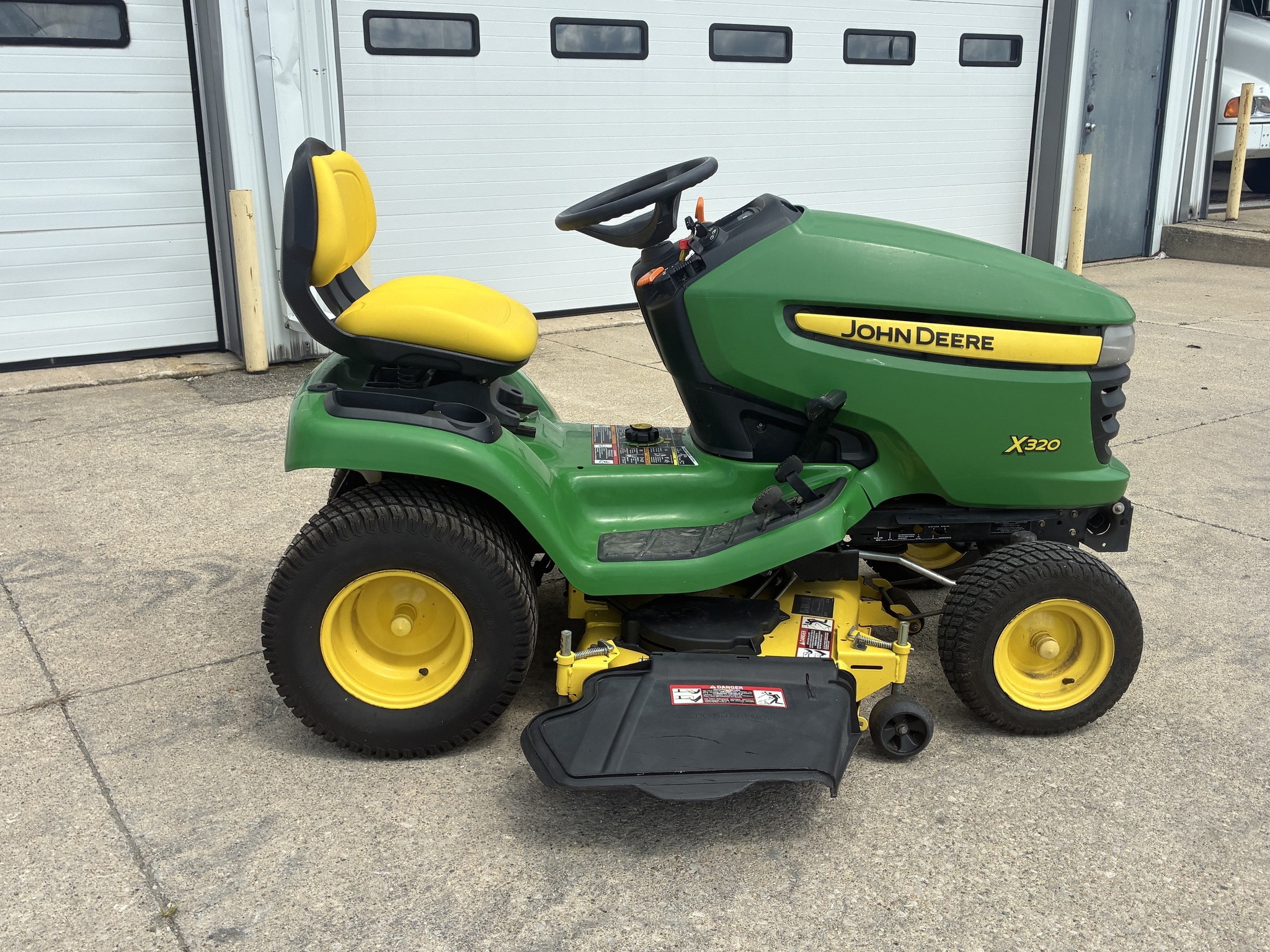 2011 John Deere X320 Lawn Mower