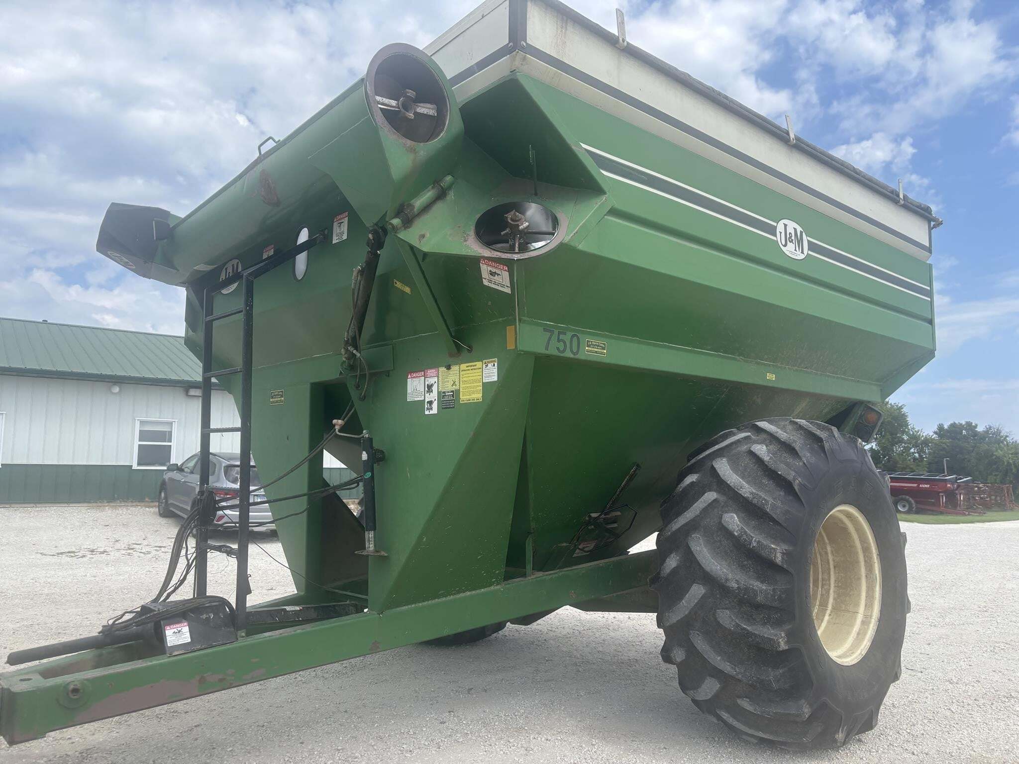  J&M 750 Grain Cart