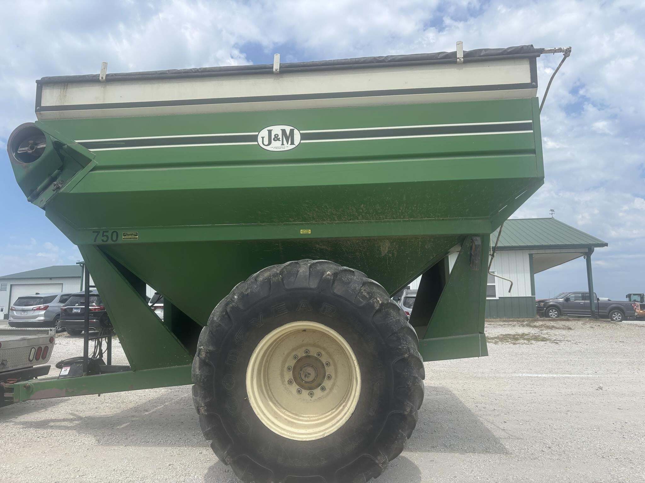  J&M 750 Grain Cart