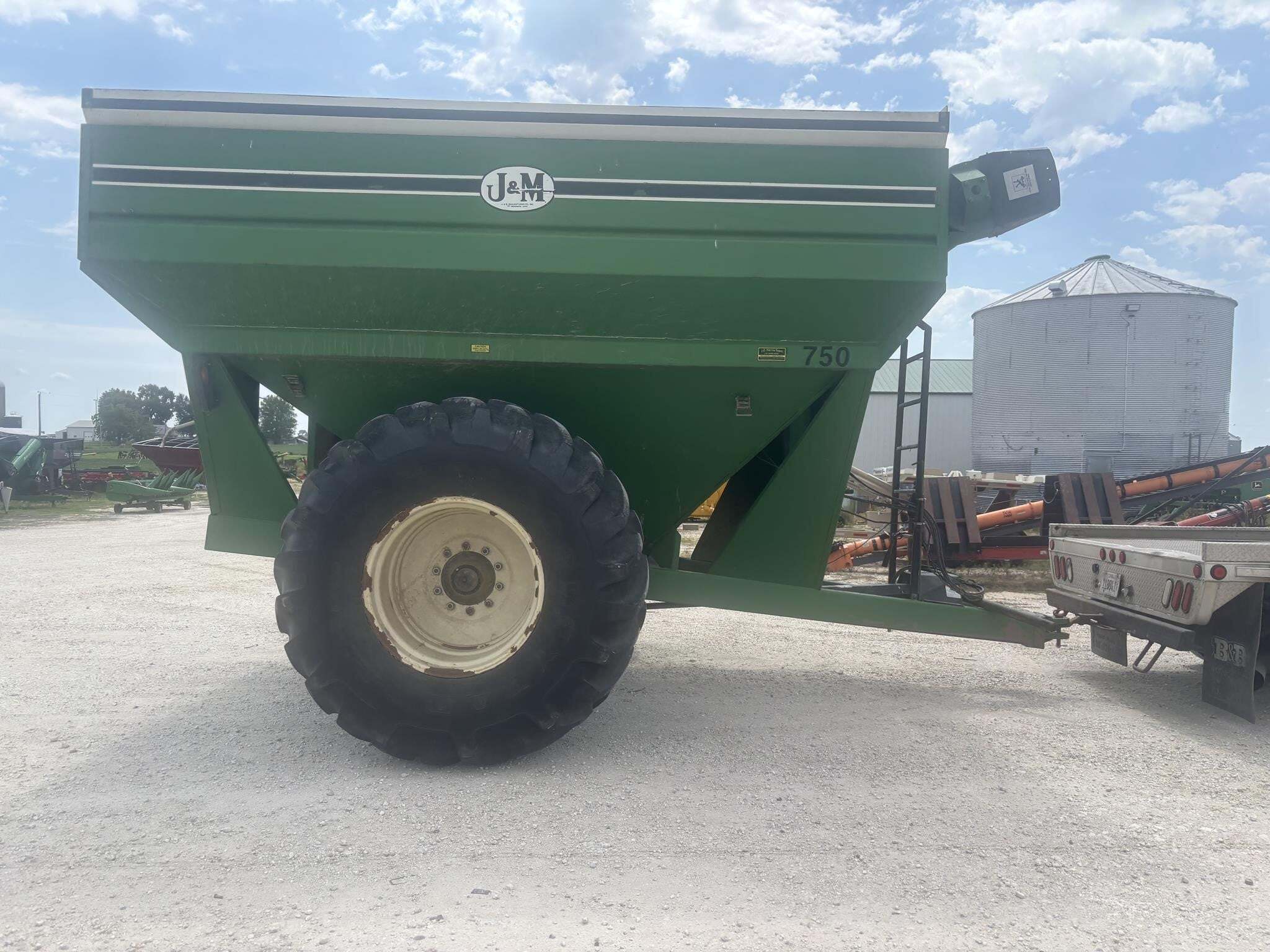 J&M 750 Grain Cart