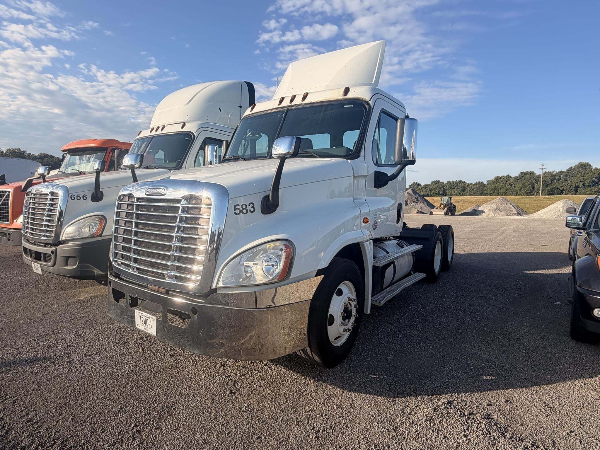 2016 Freightliner Cascadia 125 Semi Trucks/Trailer