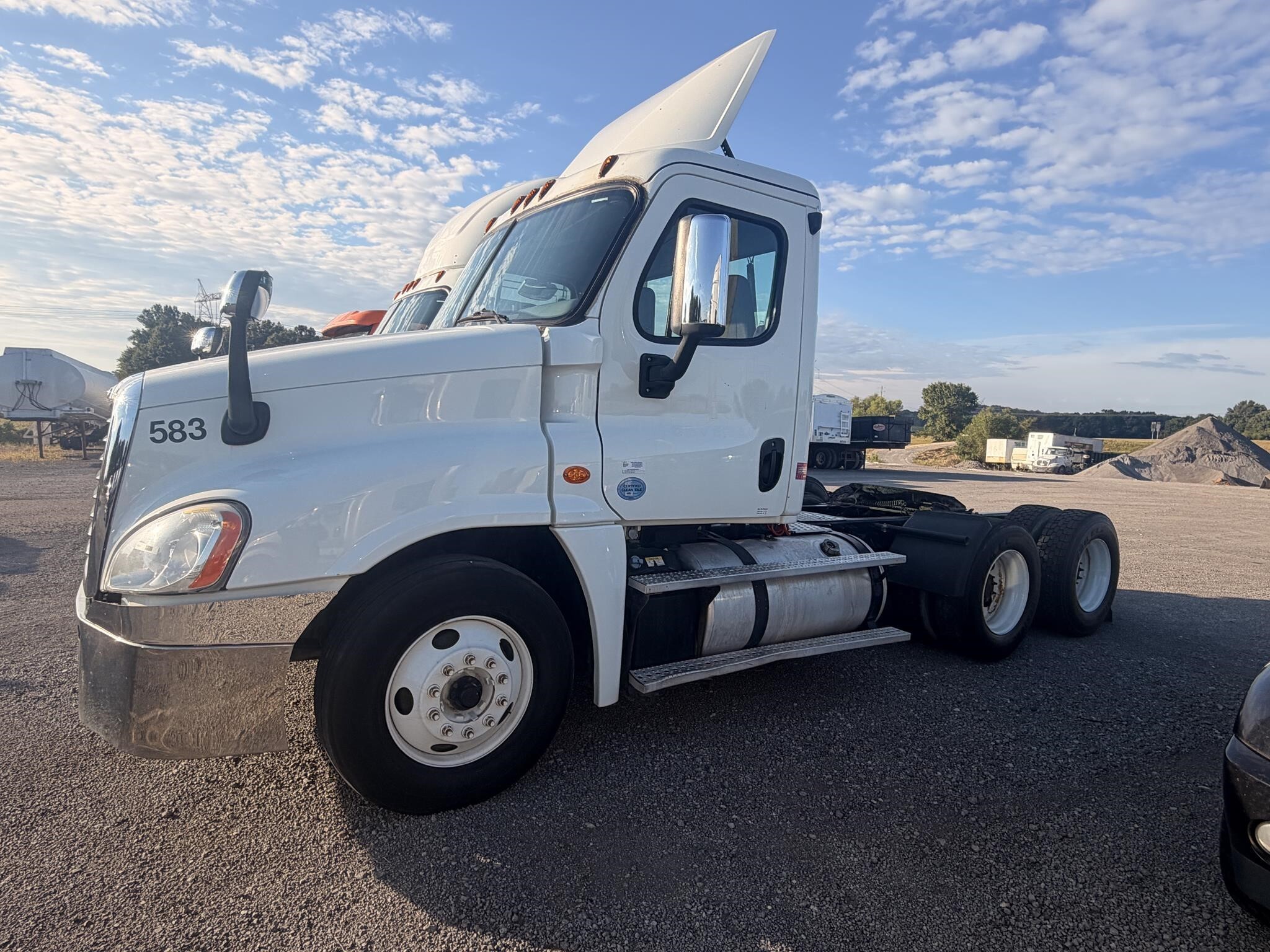 2016 Freightliner Cascadia 125 Semi Trucks/Trailer