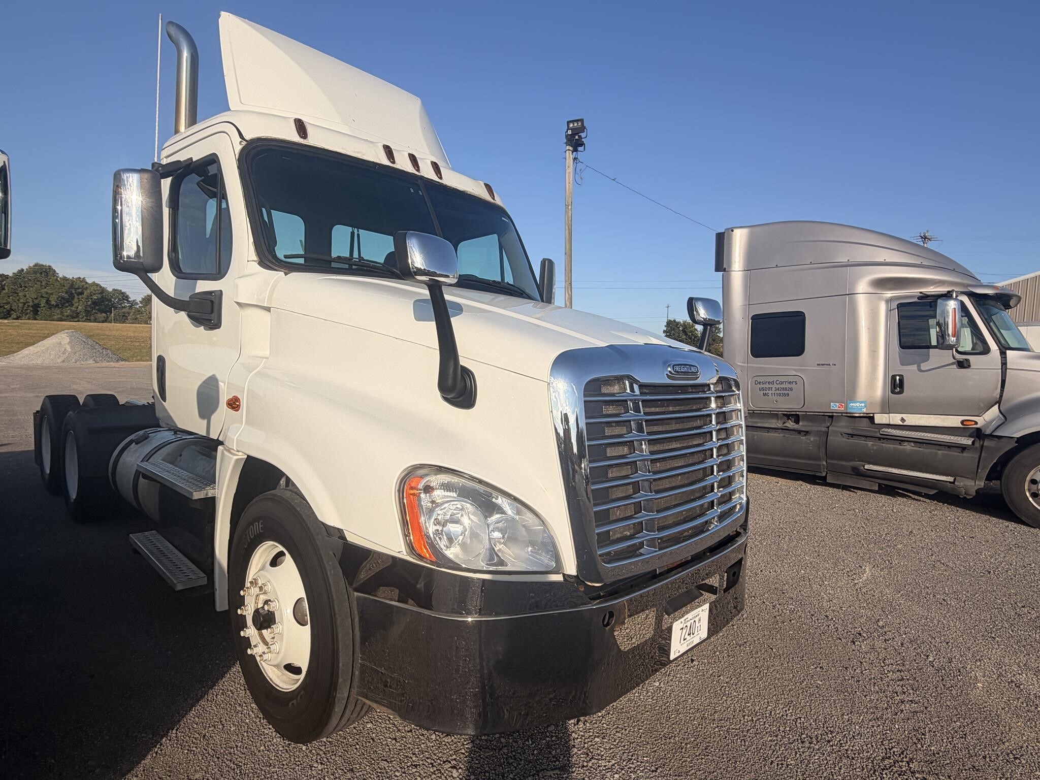 2016 Freightliner Cascadia 125 Semi Trucks/Trailer