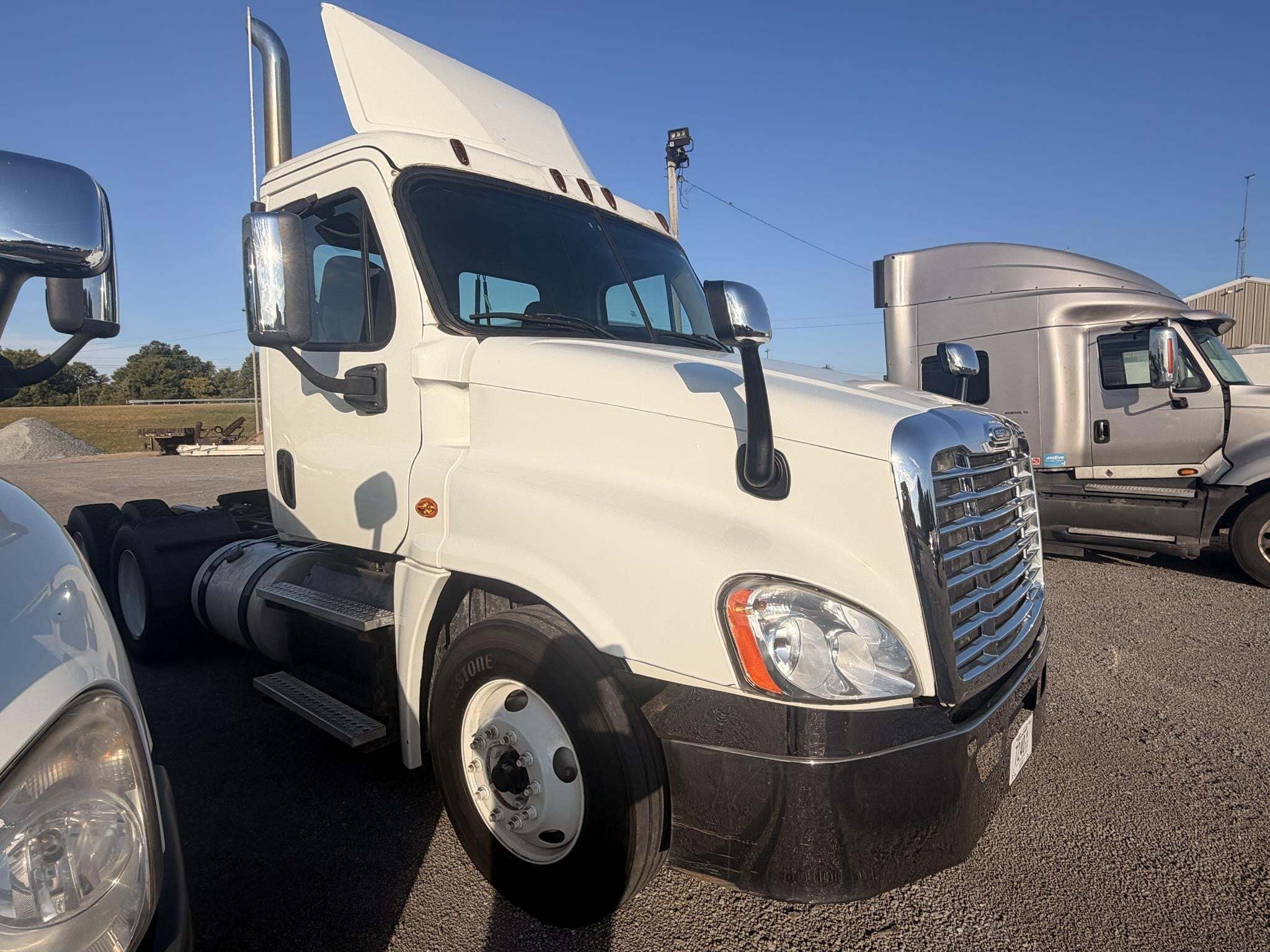 2016 Freightliner Cascadia 125 Semi Trucks/Trailer