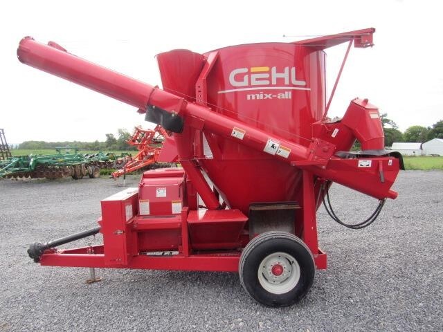  Gehl MX125 Grinders and Mixer