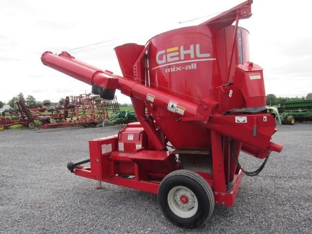  Gehl MX125 Grinders and Mixer