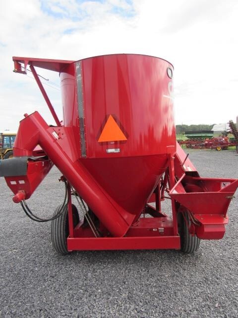  Gehl MX125 Grinders and Mixer