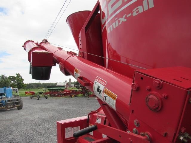  Gehl MX125 Grinders and Mixer