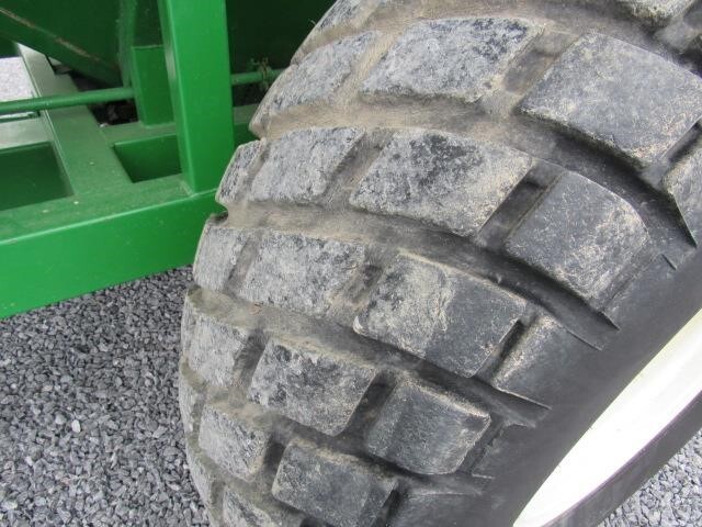  E-Z Trail 510 Grain Cart
