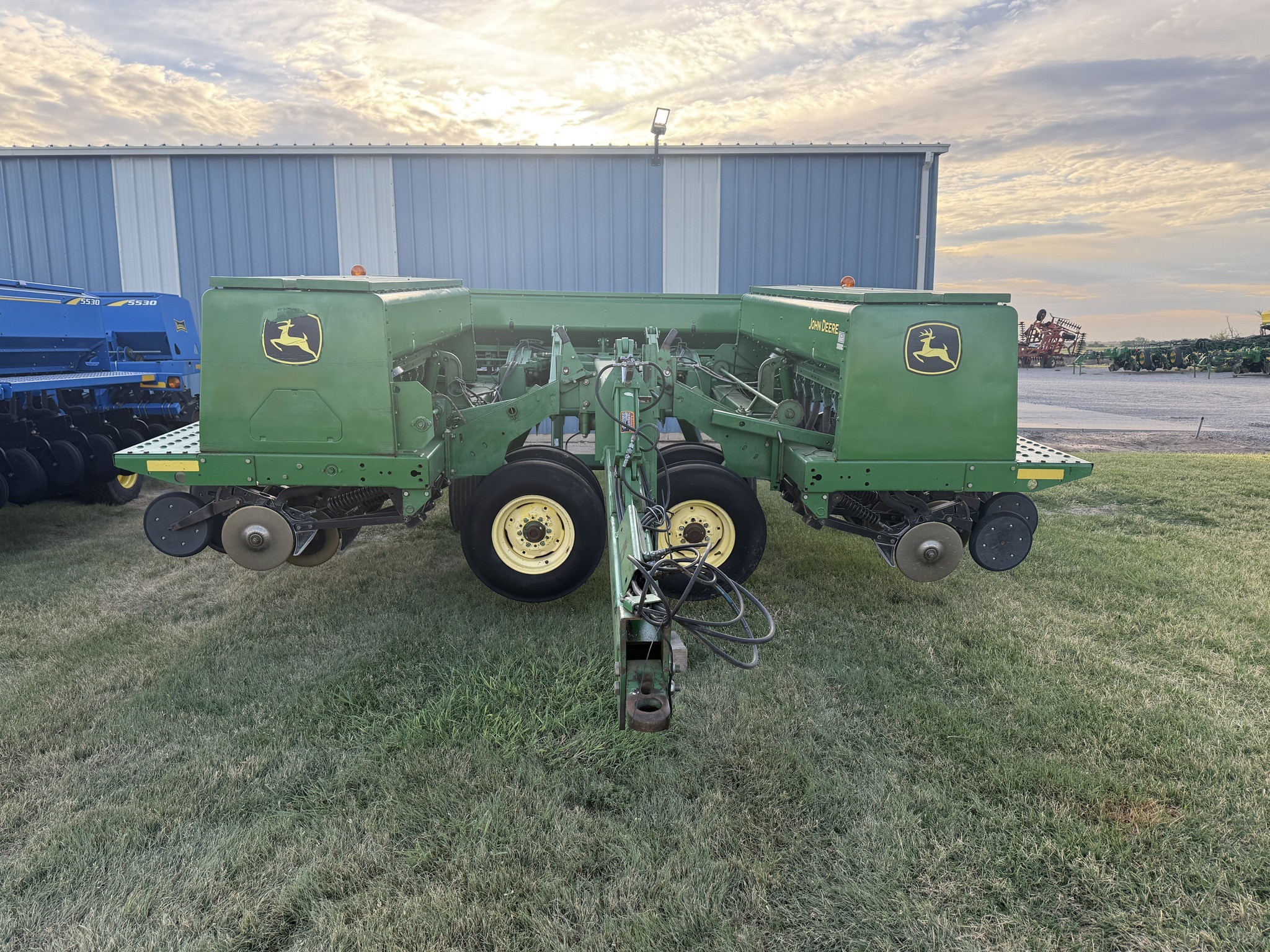 2002 John Deere 455 Drill