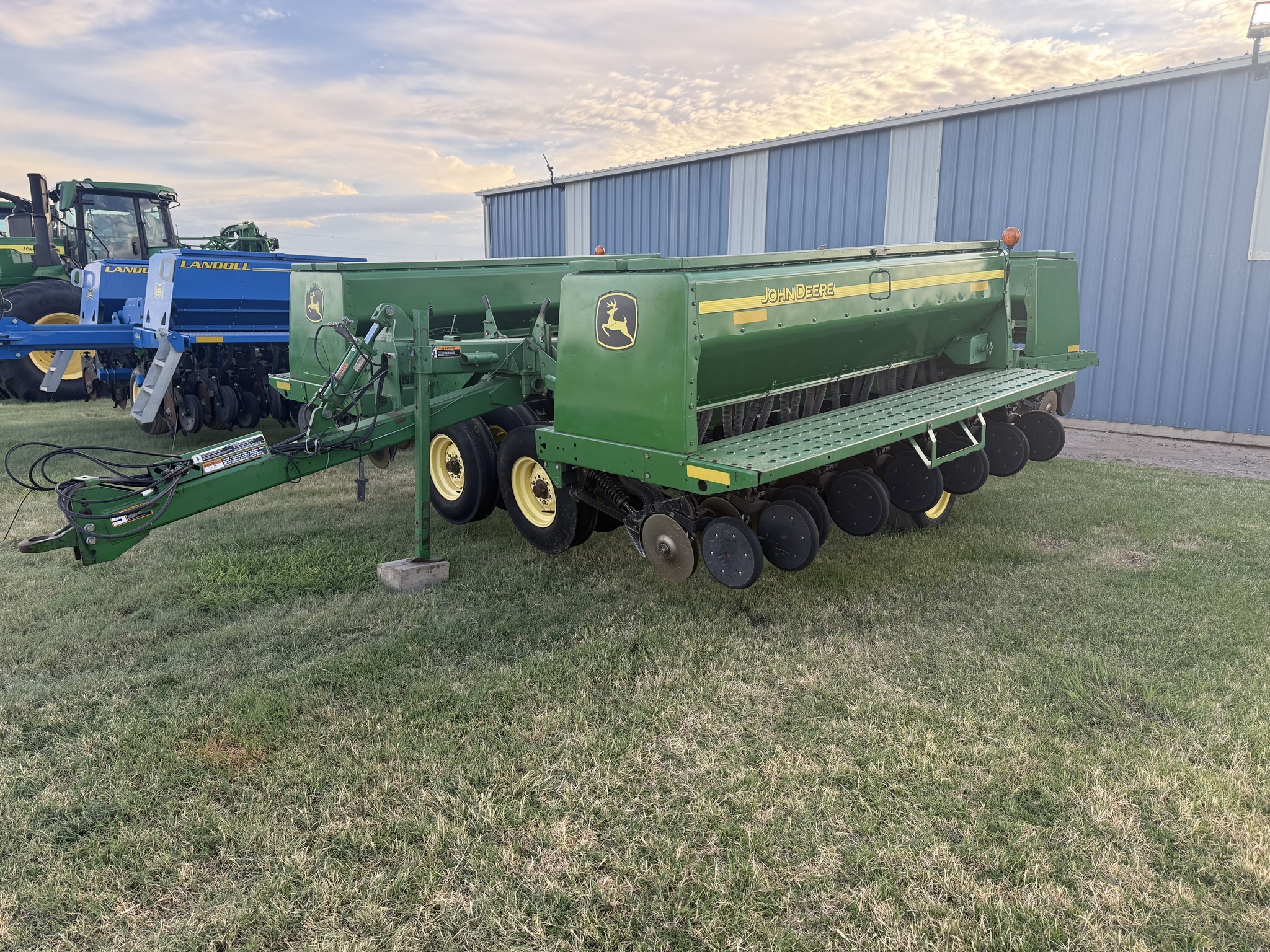 2002 John Deere 455 Drill
