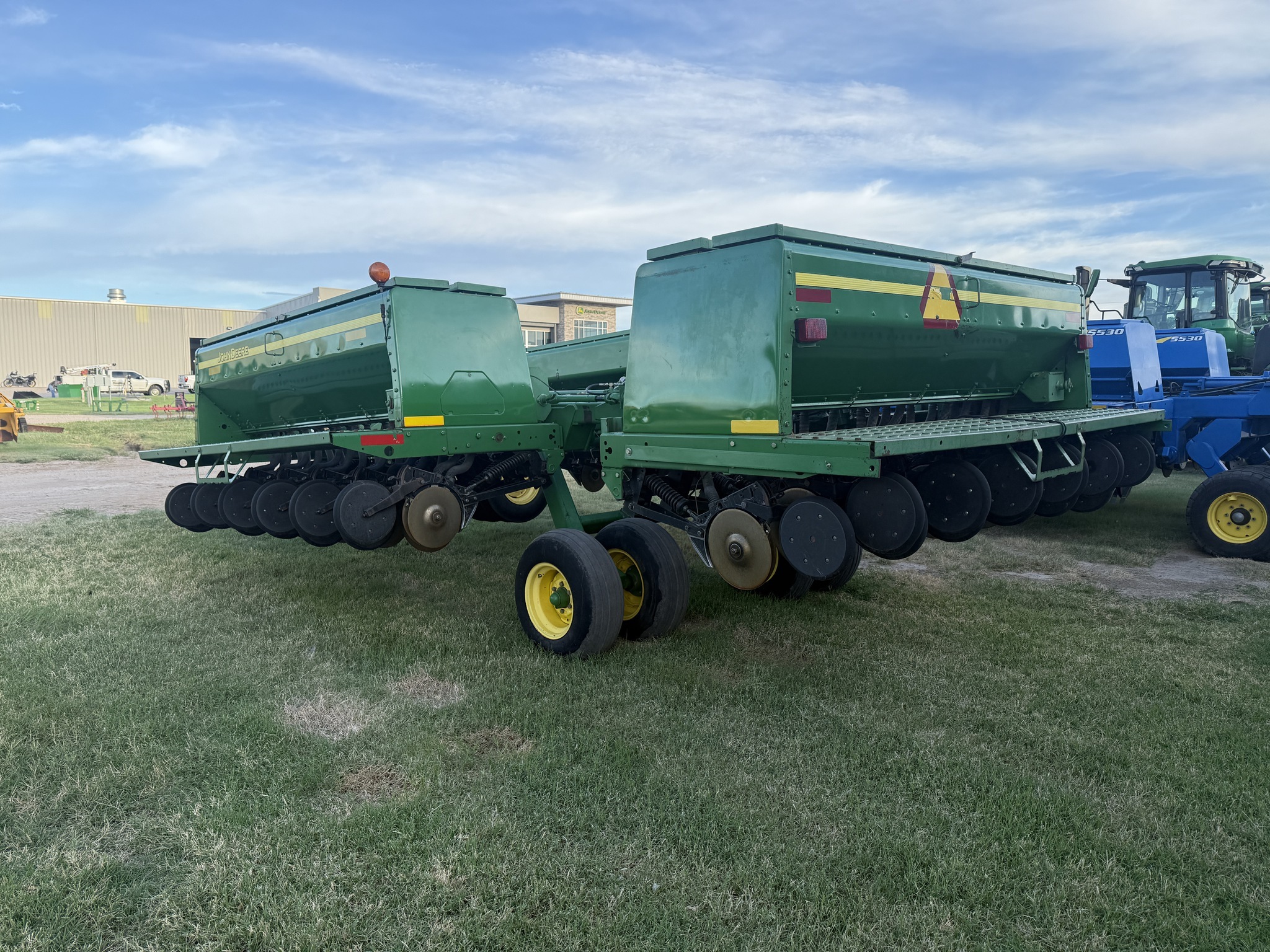 2002 John Deere 455 Drill