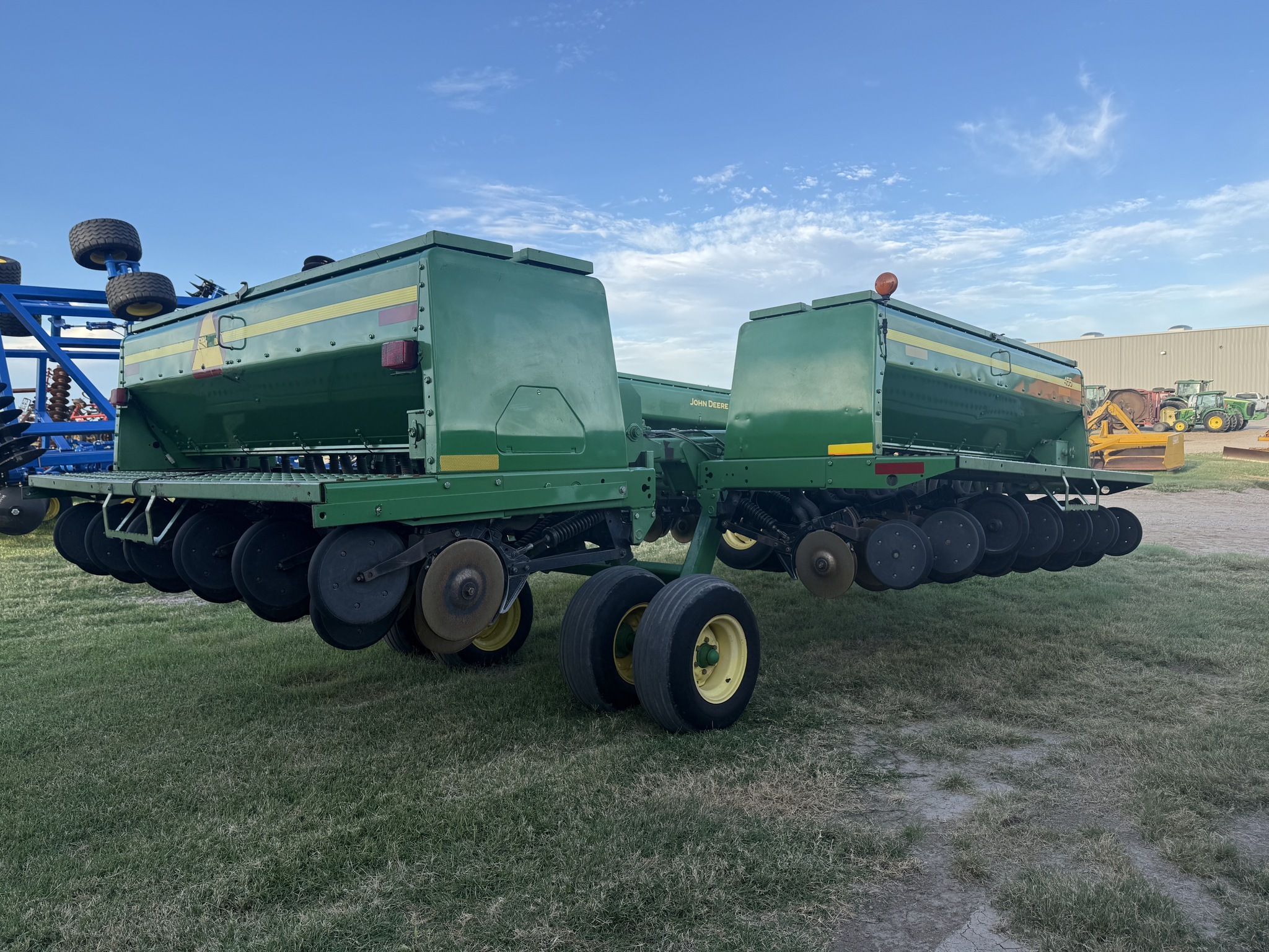 2002 John Deere 455 Drill