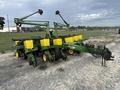 1996 John Deere 1760 Planter