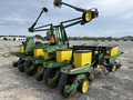 1996 John Deere 1760 Planter