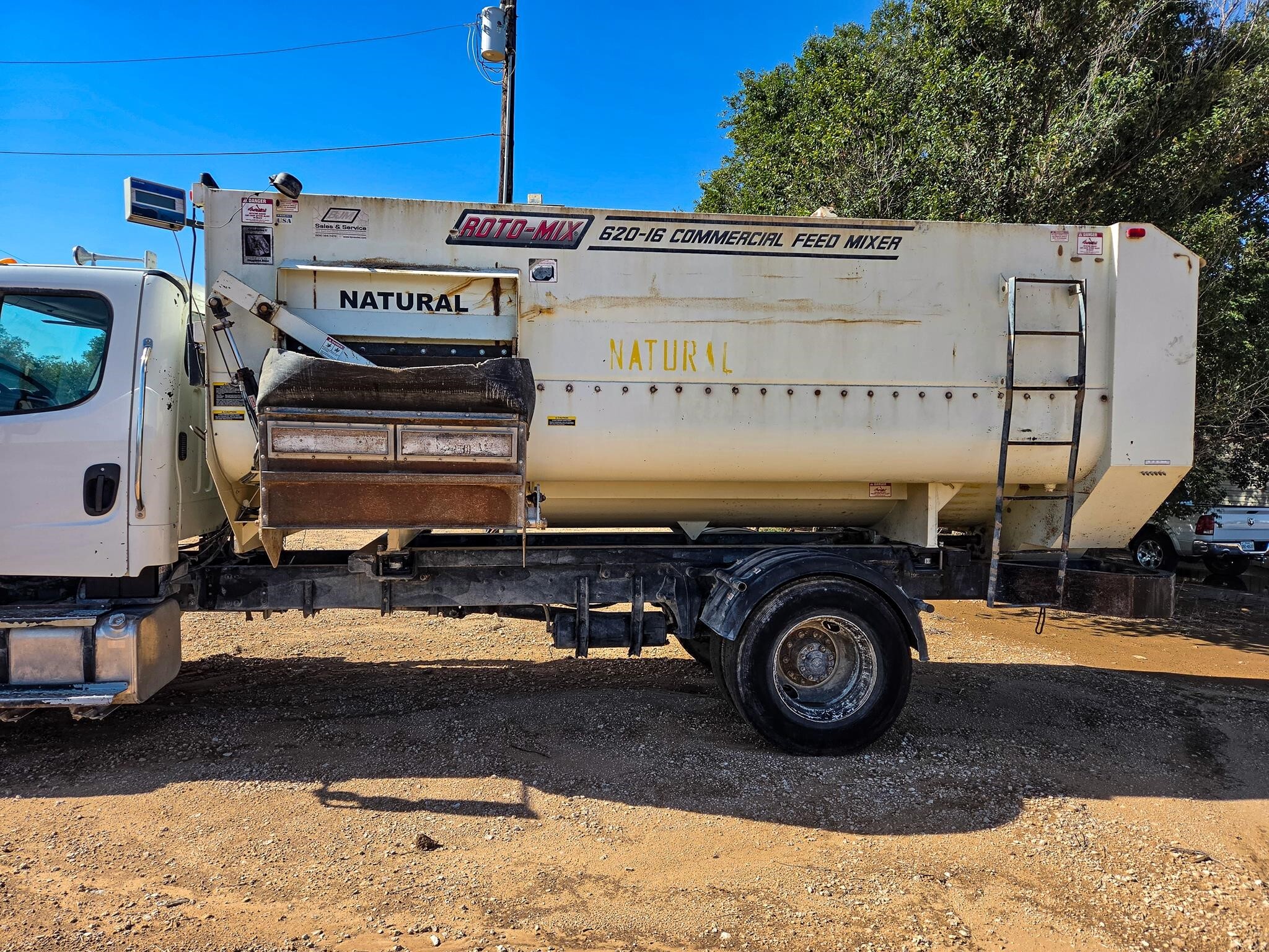  Roto Mix 620-16 Grinders and Mixer