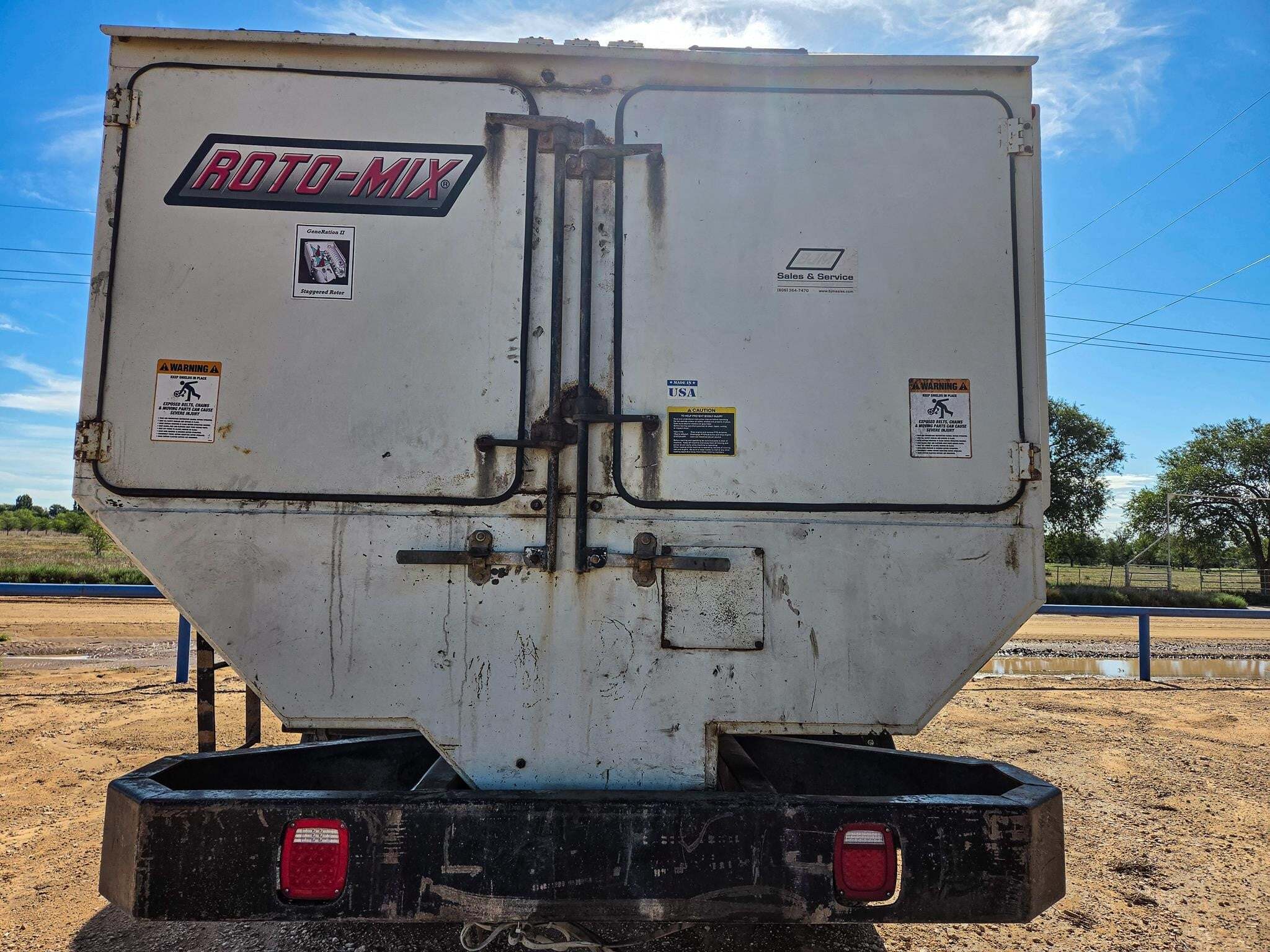  Roto Mix 620-16 Grinders and Mixer
