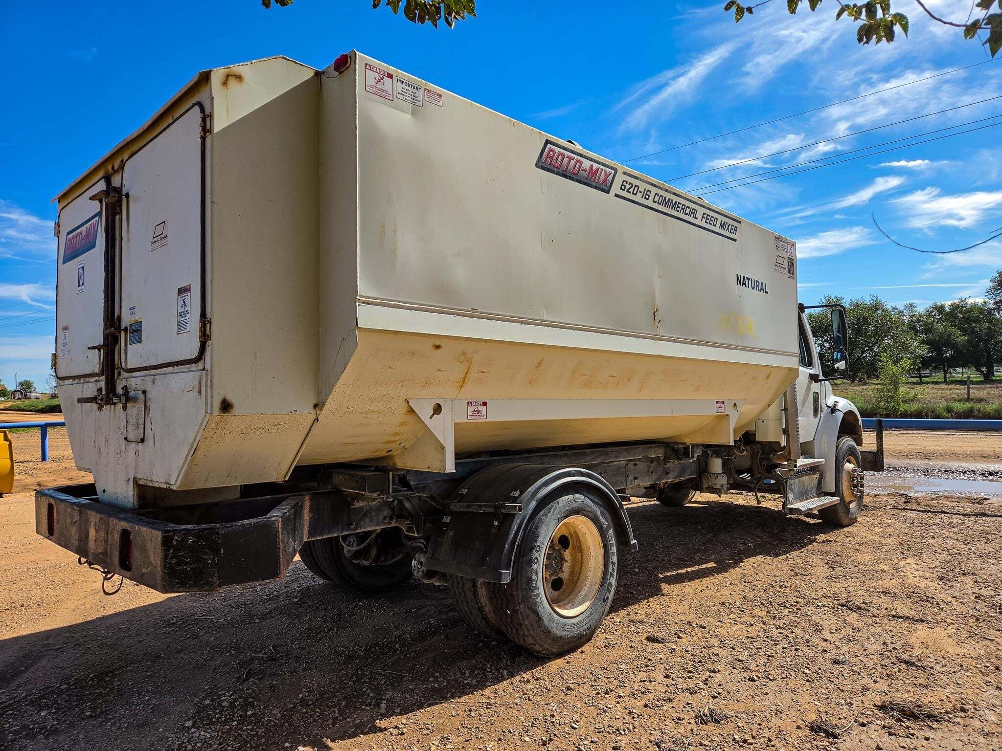  Roto Mix 620-16 Grinders and Mixer