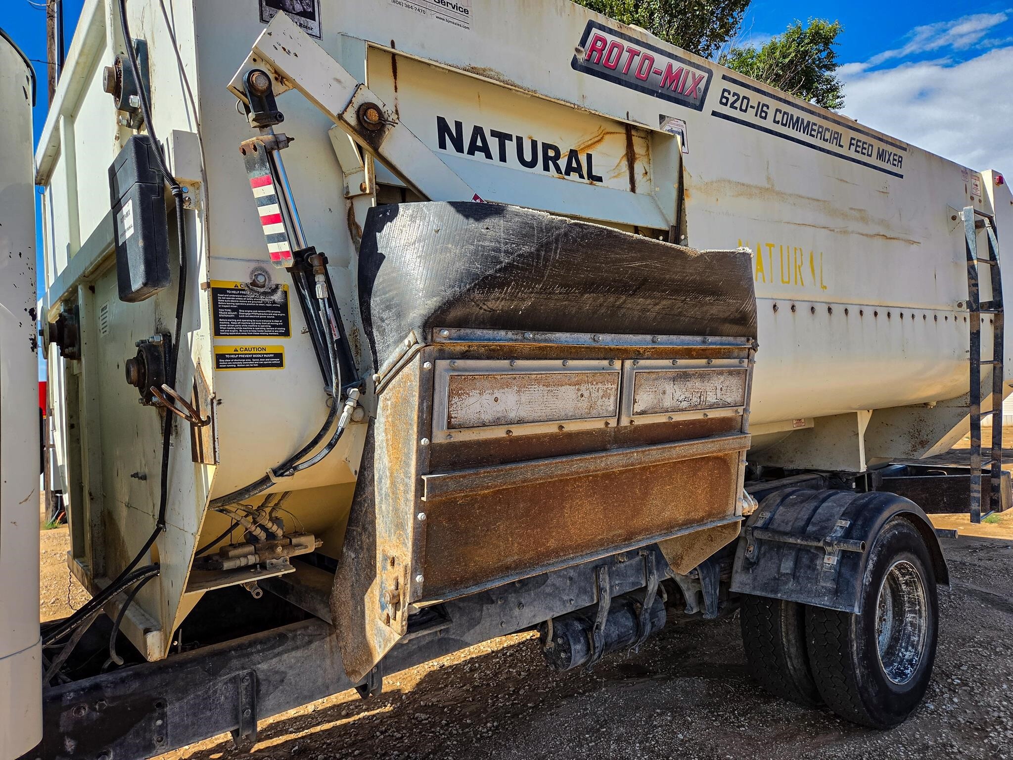  Roto Mix 620-16 Grinders and Mixer