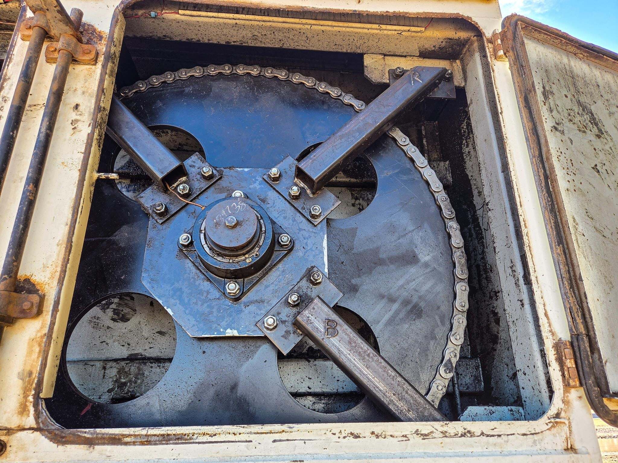  Roto Mix 620-16 Grinders and Mixer