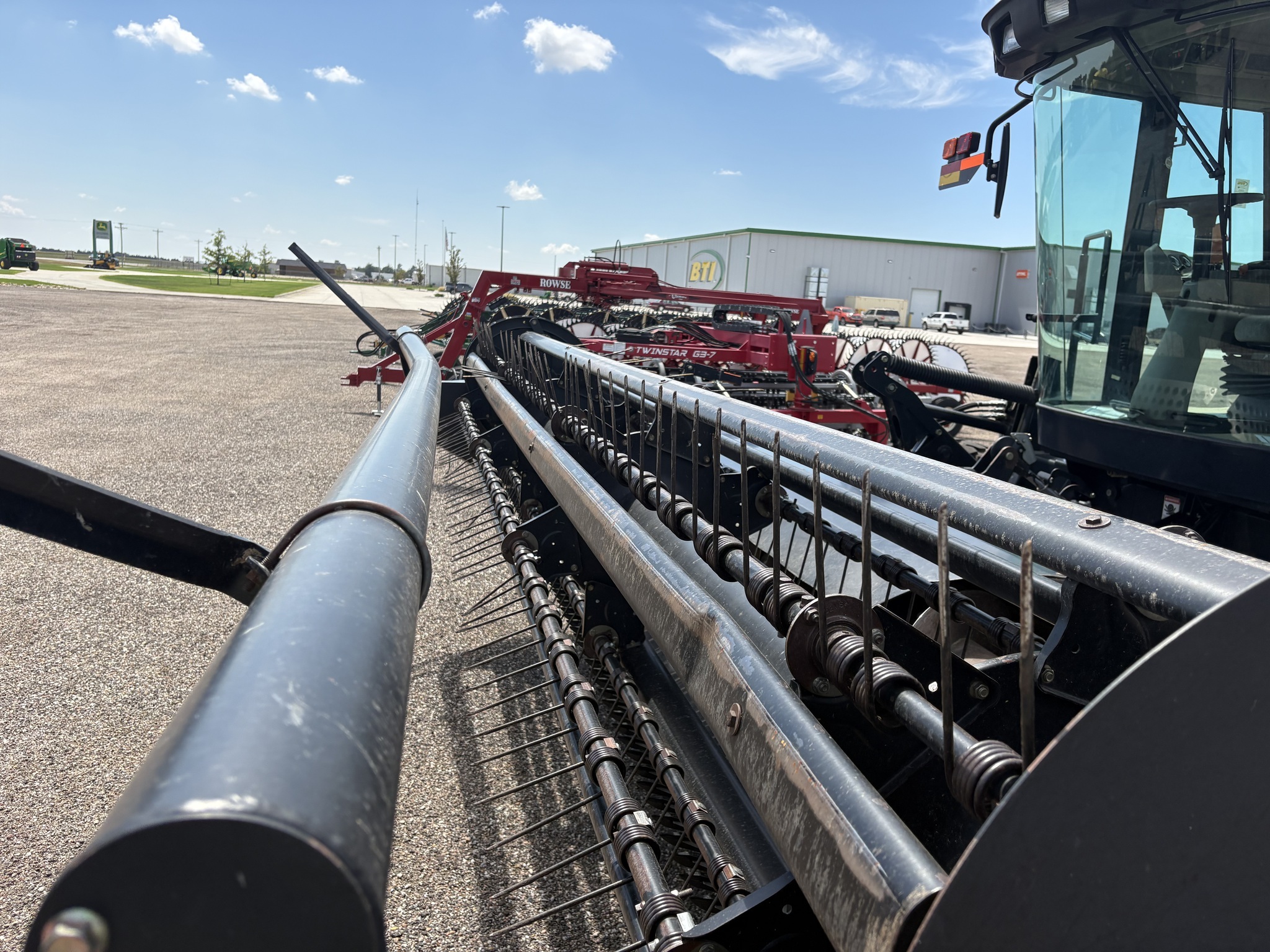 2010 MacDon M150 Self-Propelled Windrowers and Swather