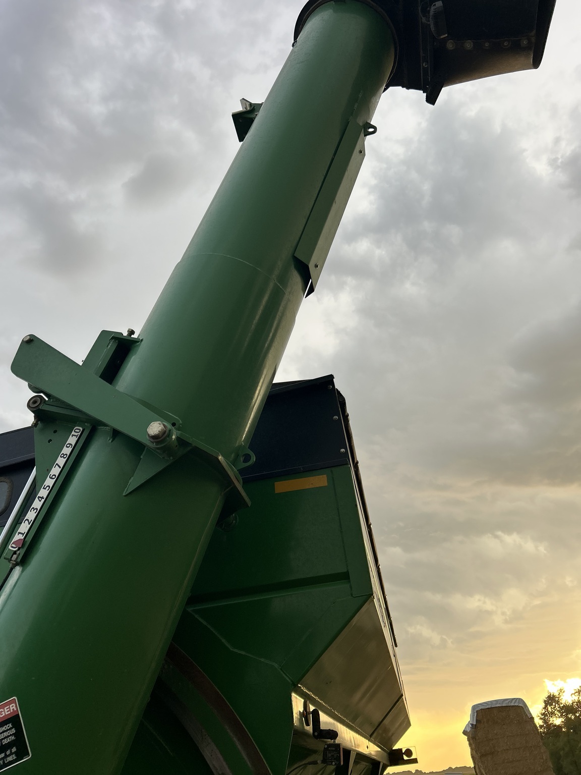 2018 Brent 1196 Grain Cart
