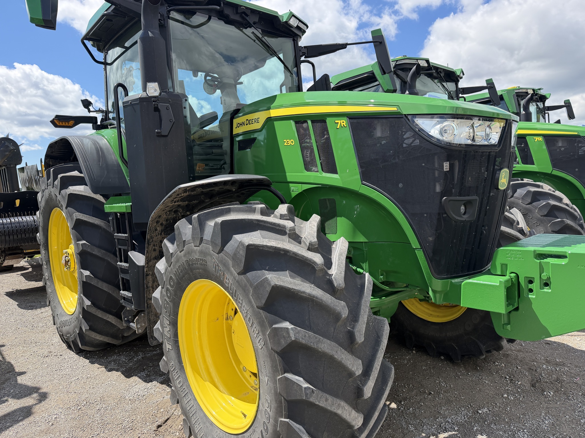 2023 John Deere 7R 230 Tractor