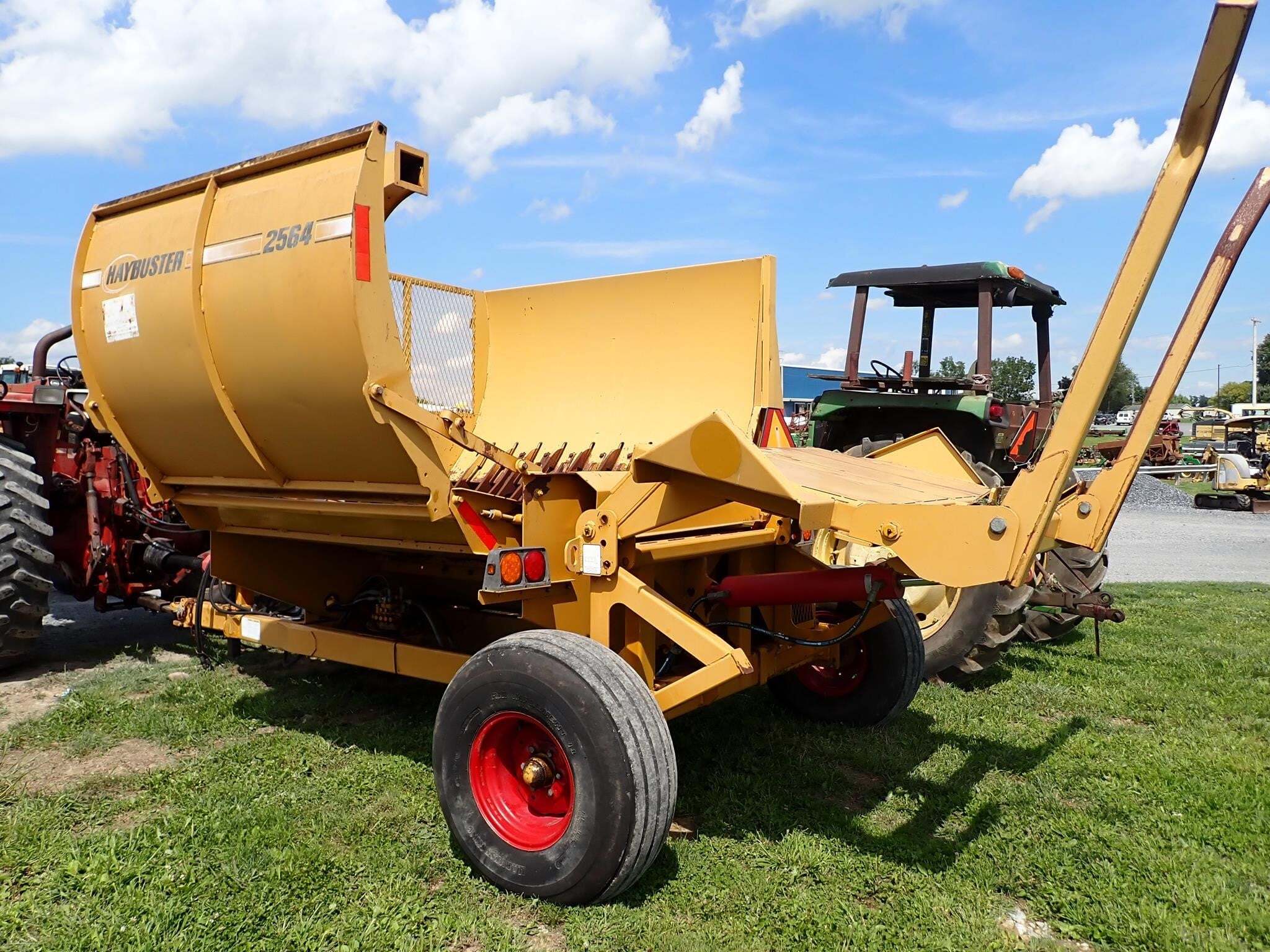  Haybuster 2564 Grinders and Mixer