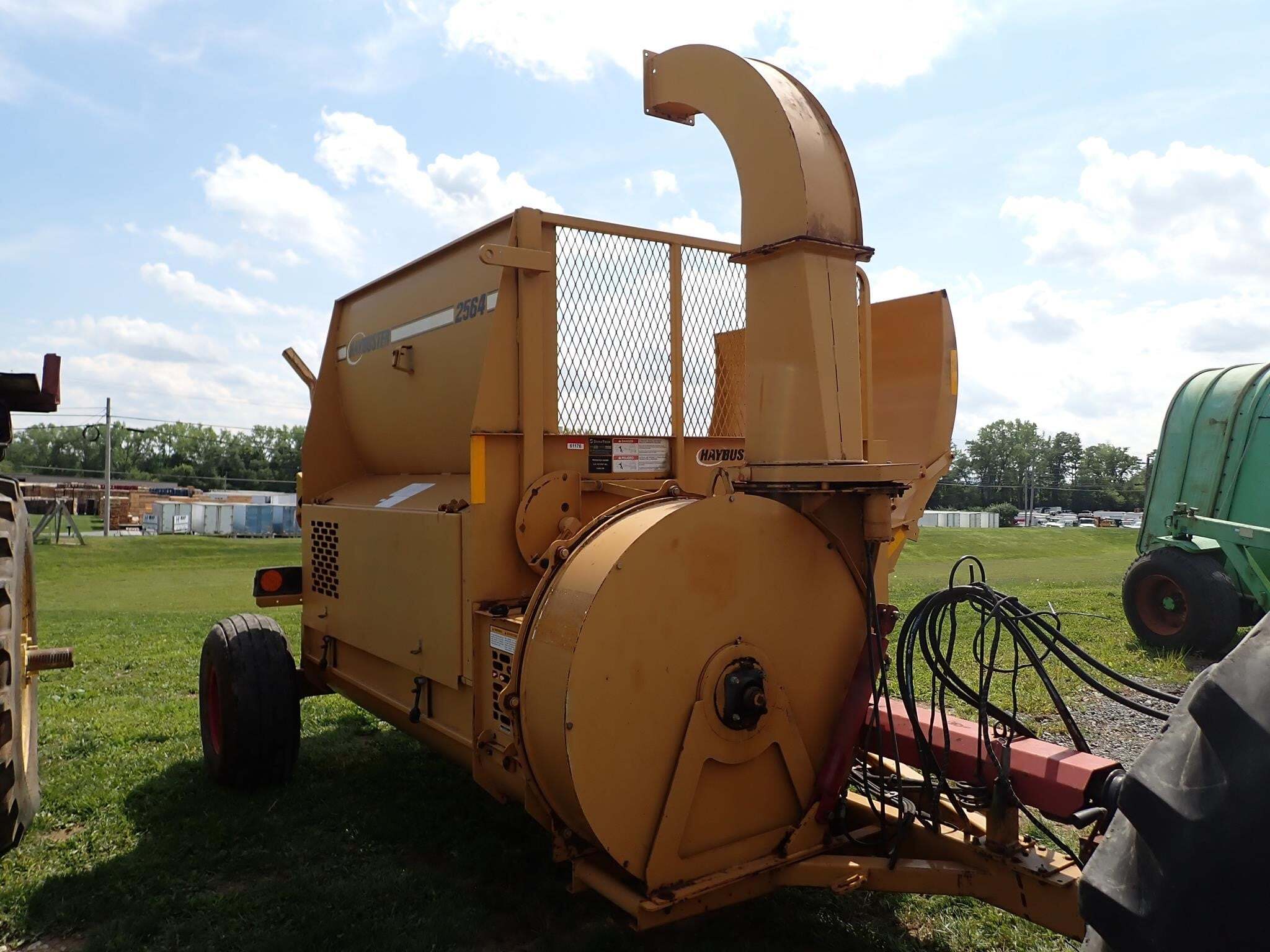  Haybuster 2564 Grinders and Mixer