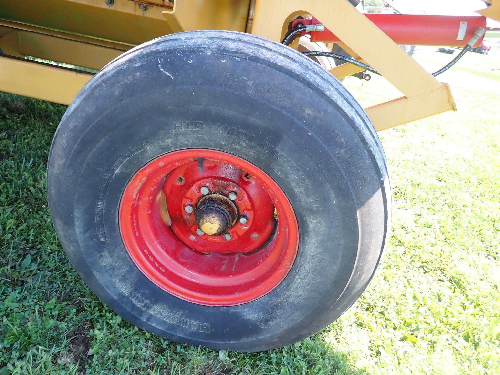  Haybuster 2564 Grinders and Mixer