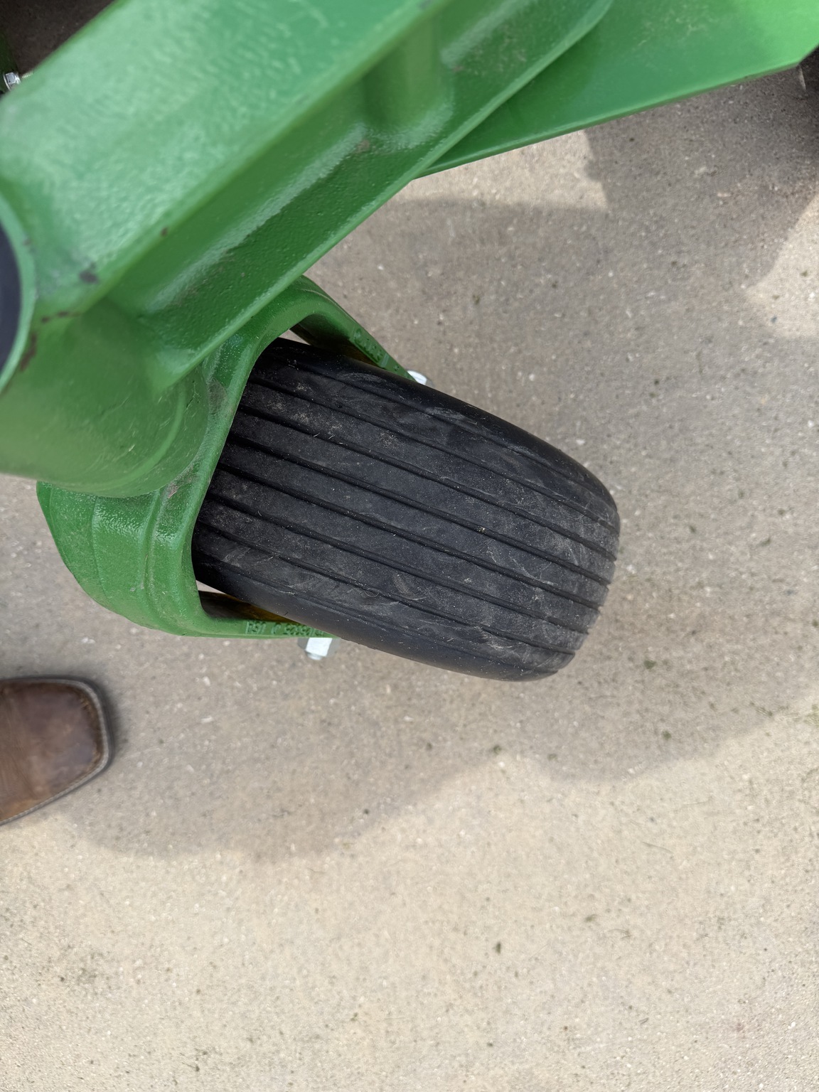 2023 John Deere Z930M Lawn Mower