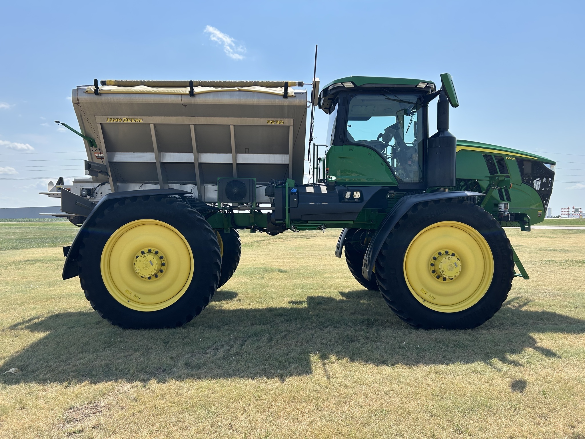 2023 John Deere 600R Loader and Skid Steer Attachment