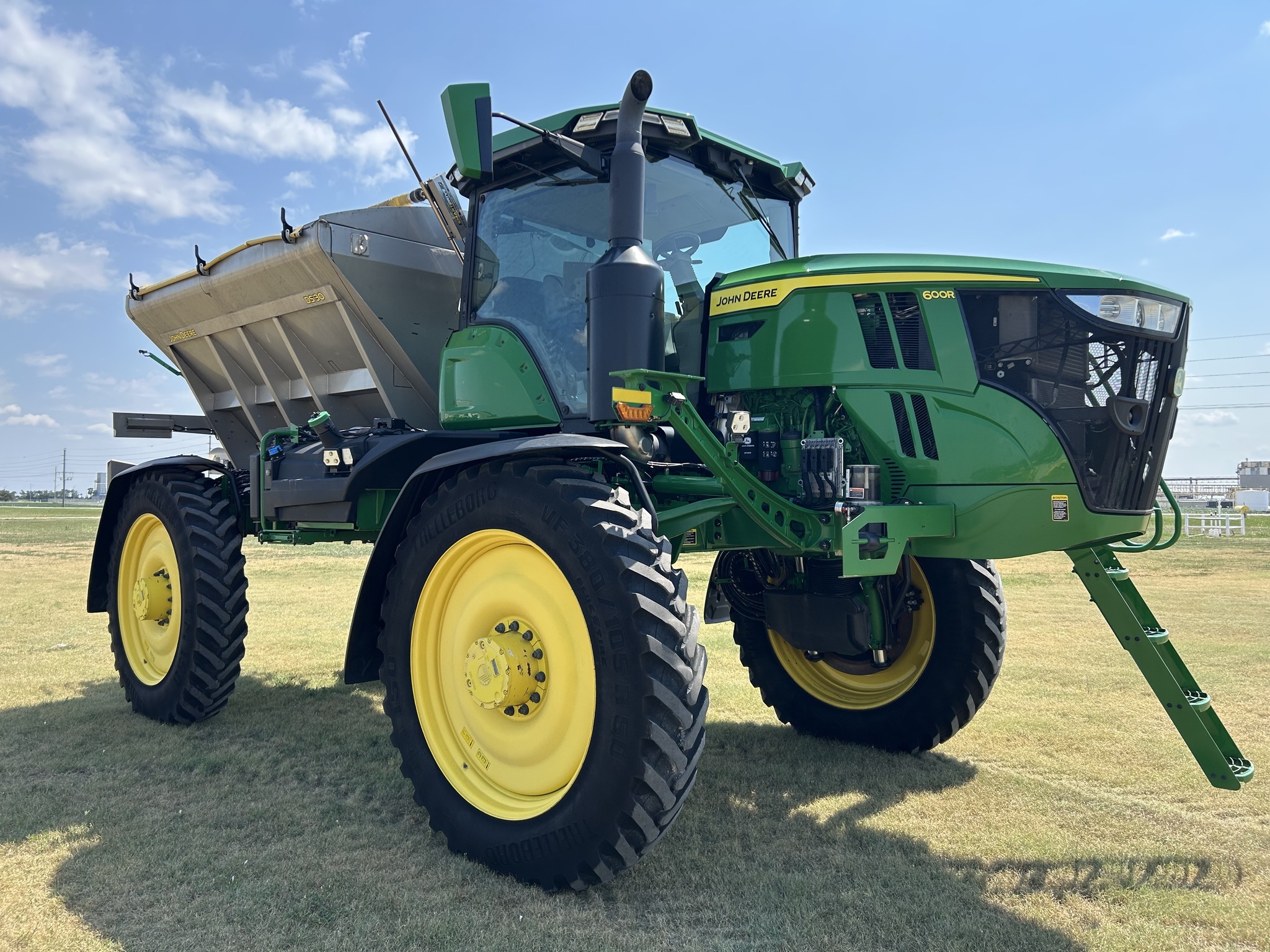 2023 John Deere 600R Loader and Skid Steer Attachment