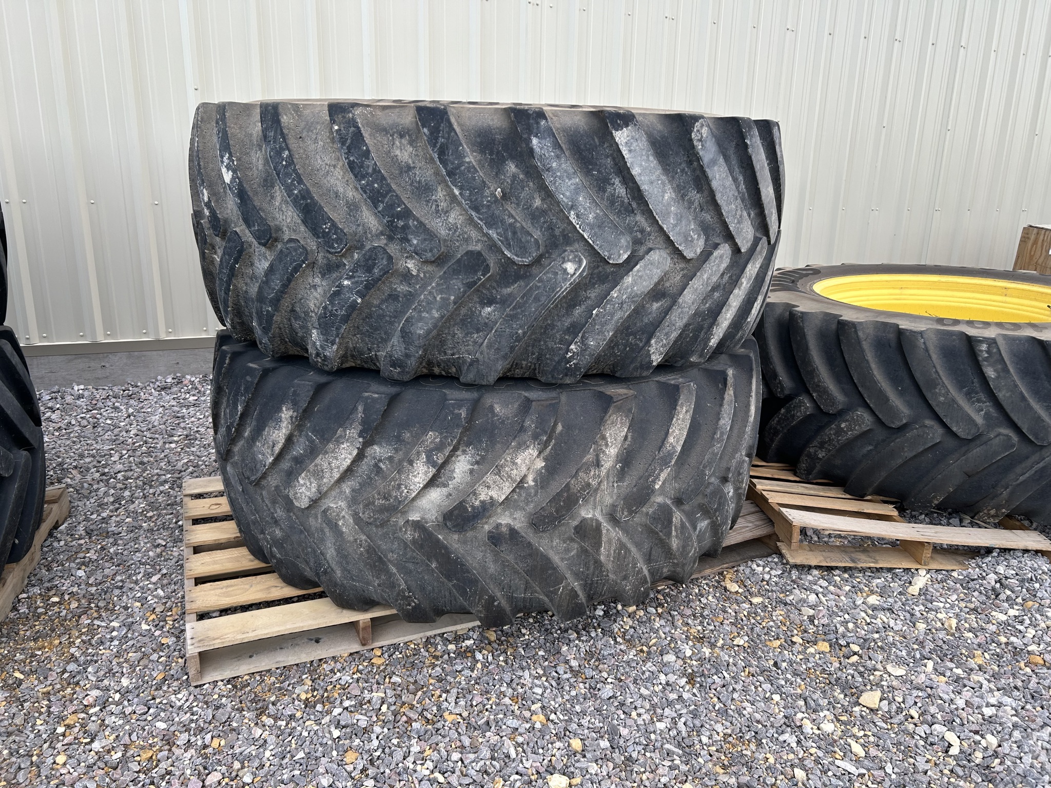 2023 John Deere 600R Loader and Skid Steer Attachment
