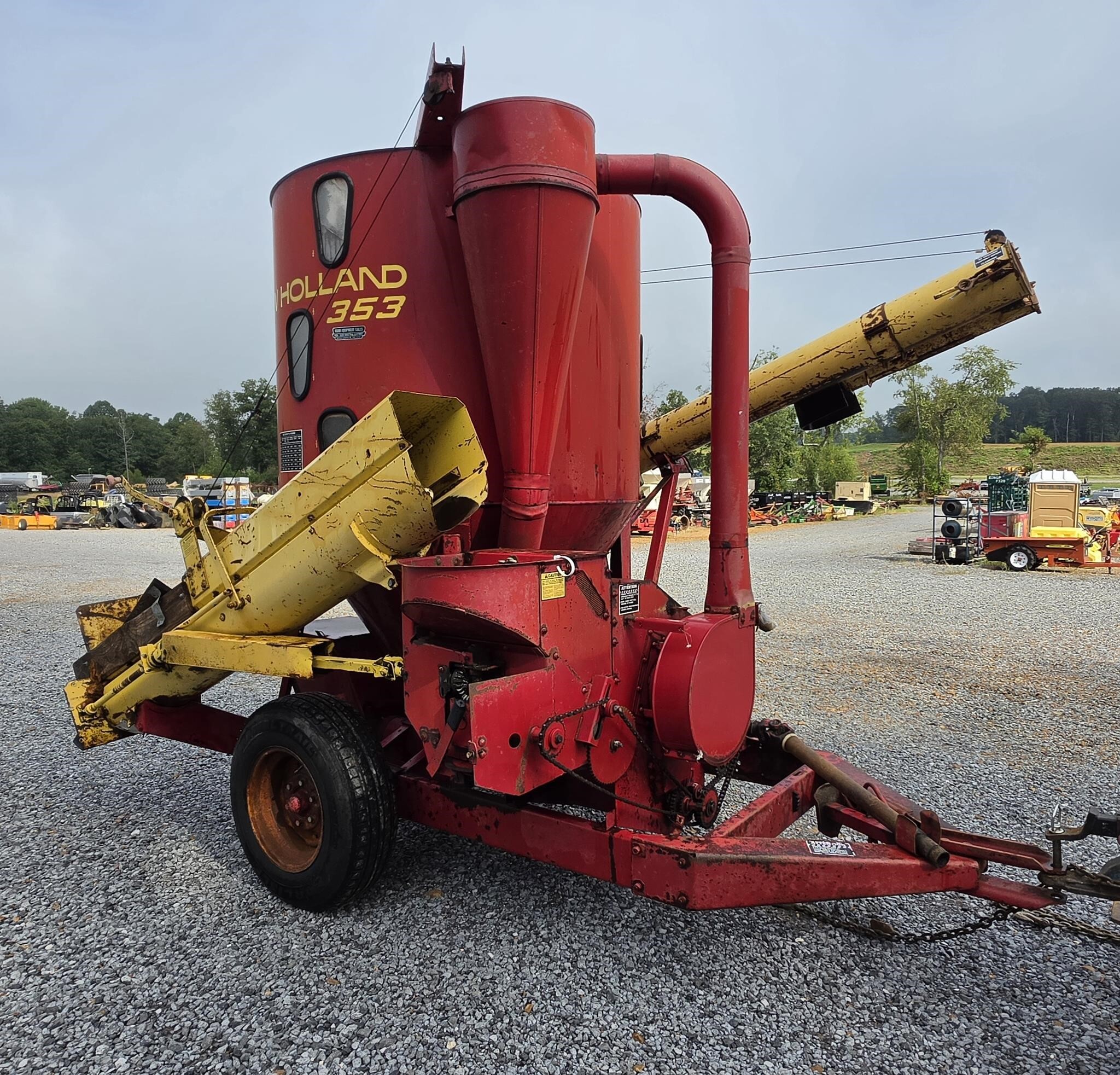  New Holland 353 Grinders and Mixer